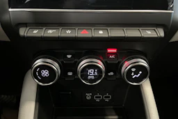 valkoinen Renault Captur 2021 kuva 22.