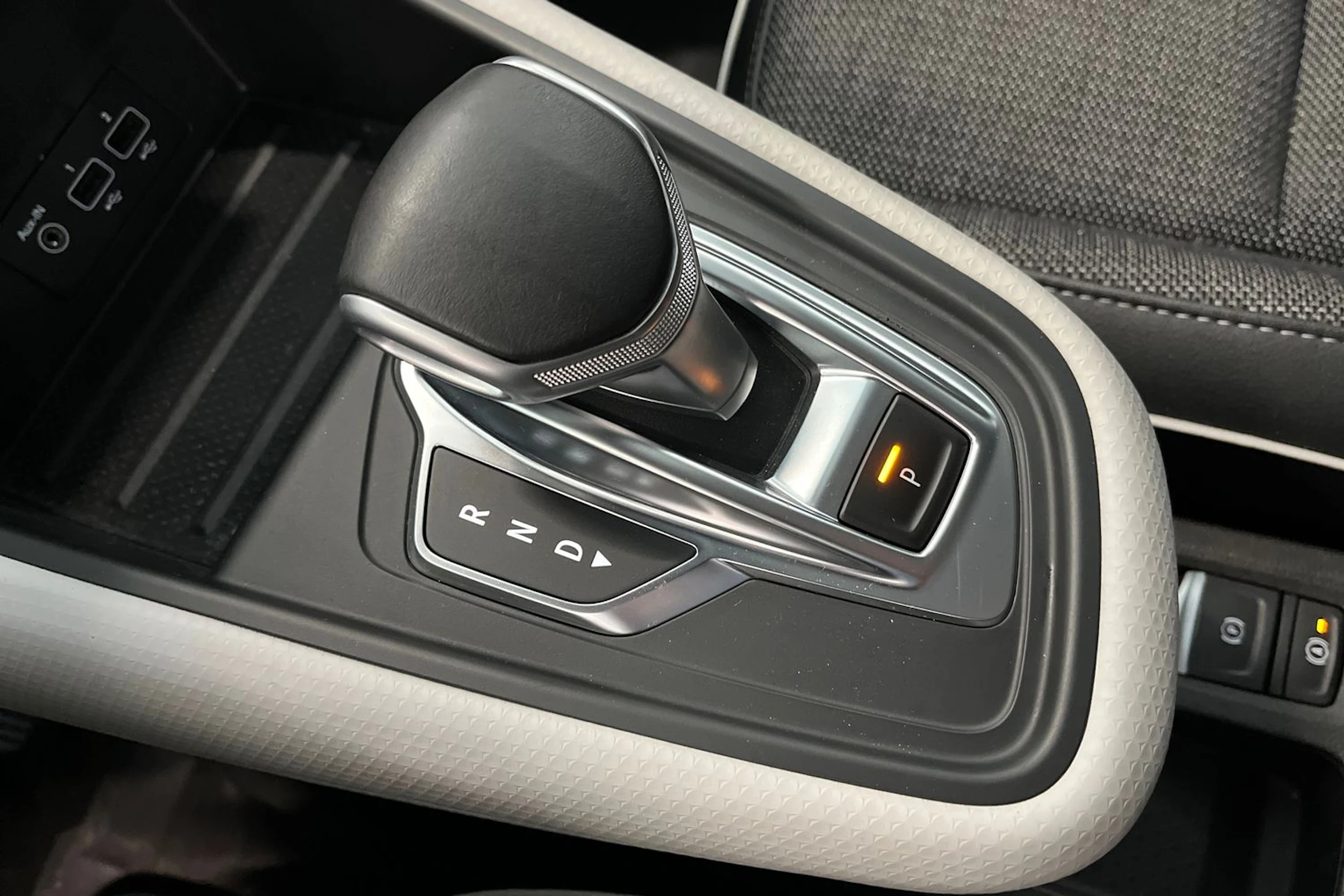 valkoinen Renault Captur 2021 kuva 23.