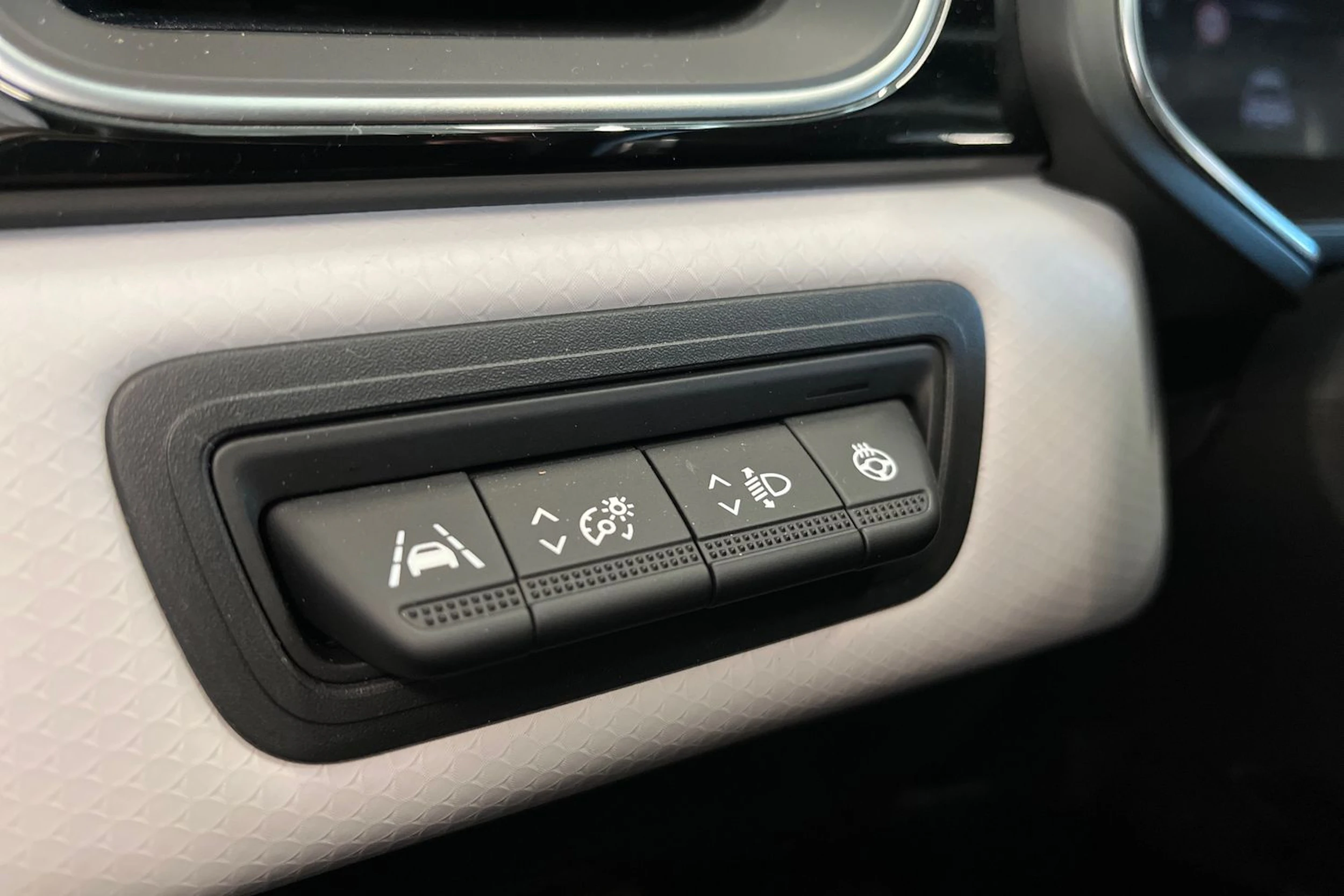 valkoinen Renault Captur 2021 kuva 24.