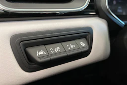 valkoinen Renault Captur 2021 kuva 24.