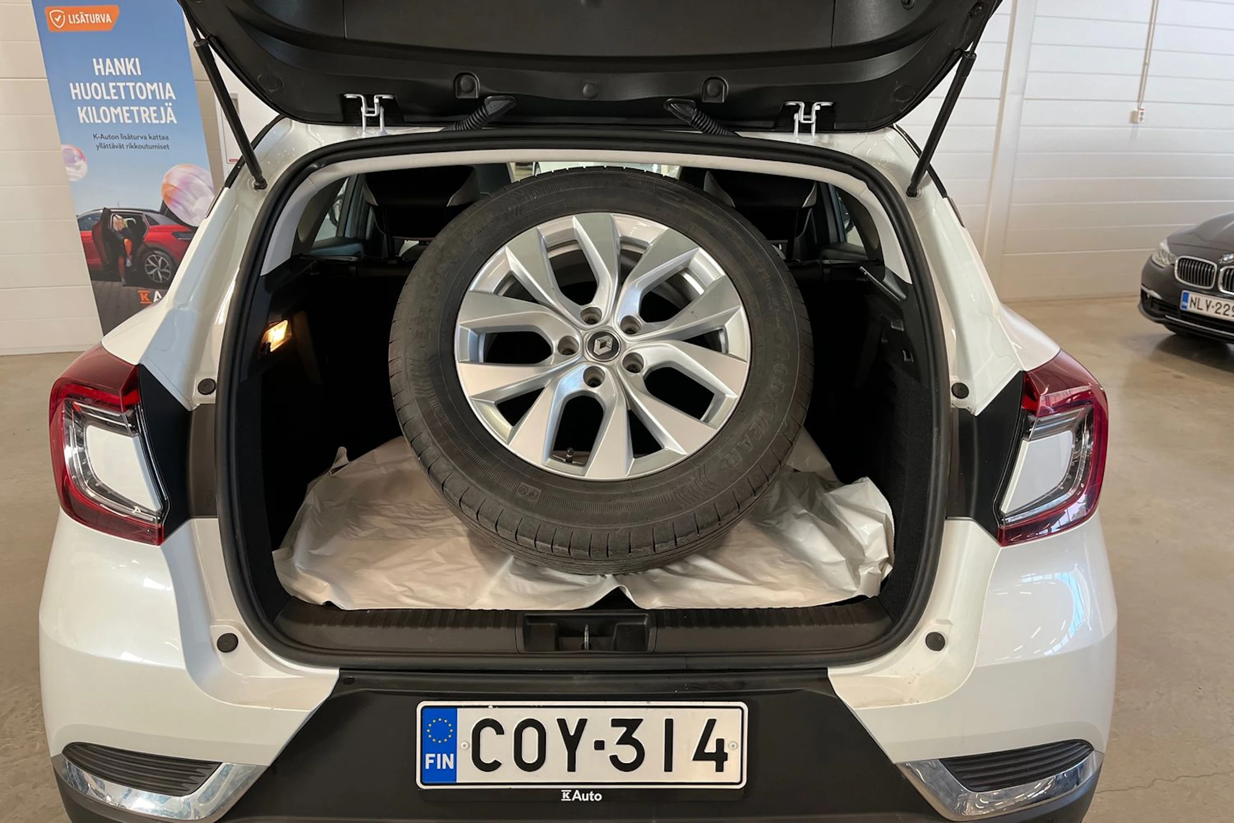 valkoinen Renault Captur 2021 kuva 30.