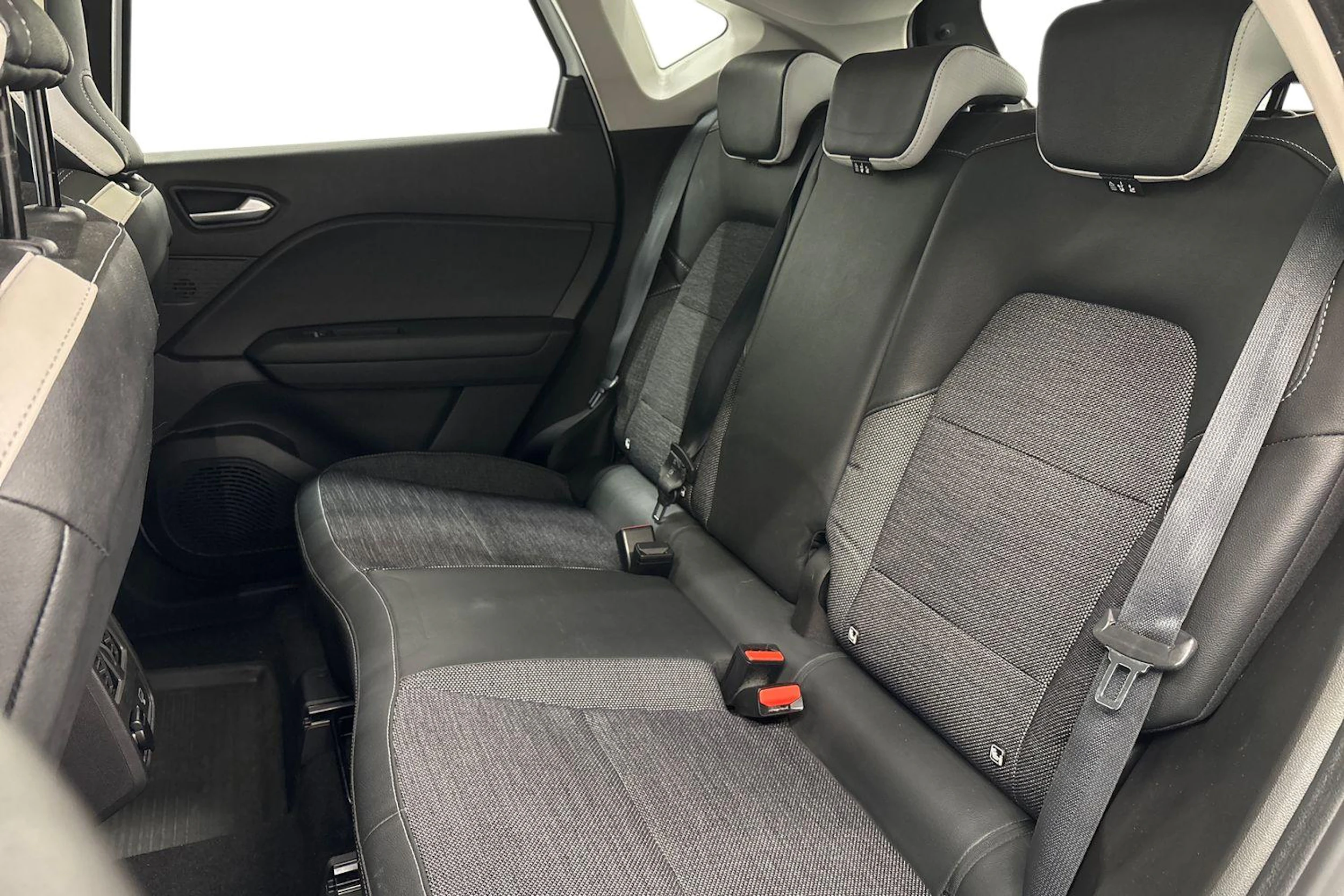 valkoinen Renault Captur 2021 kuva 8.