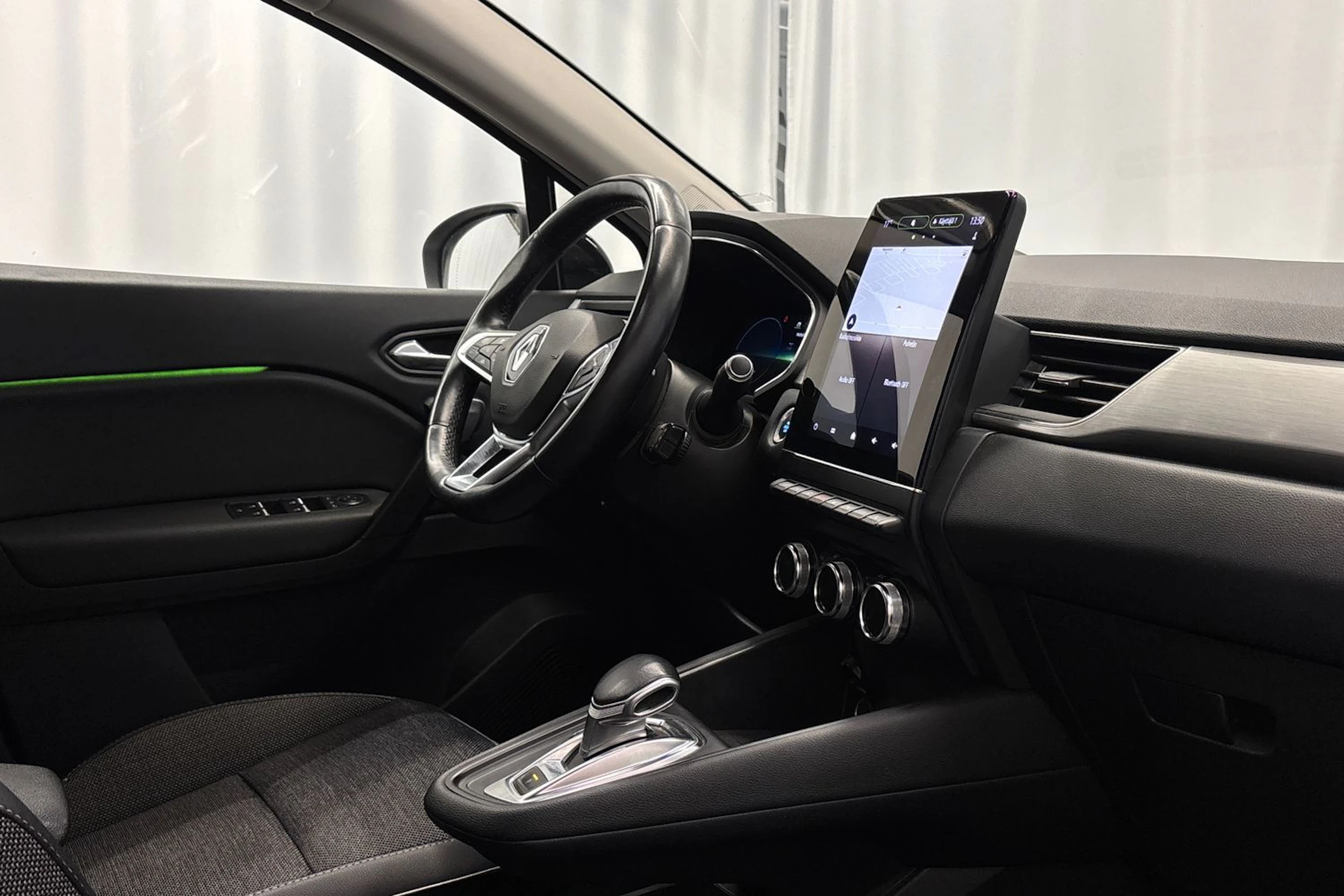 valkoinen Renault Captur 2021 kuva 12.