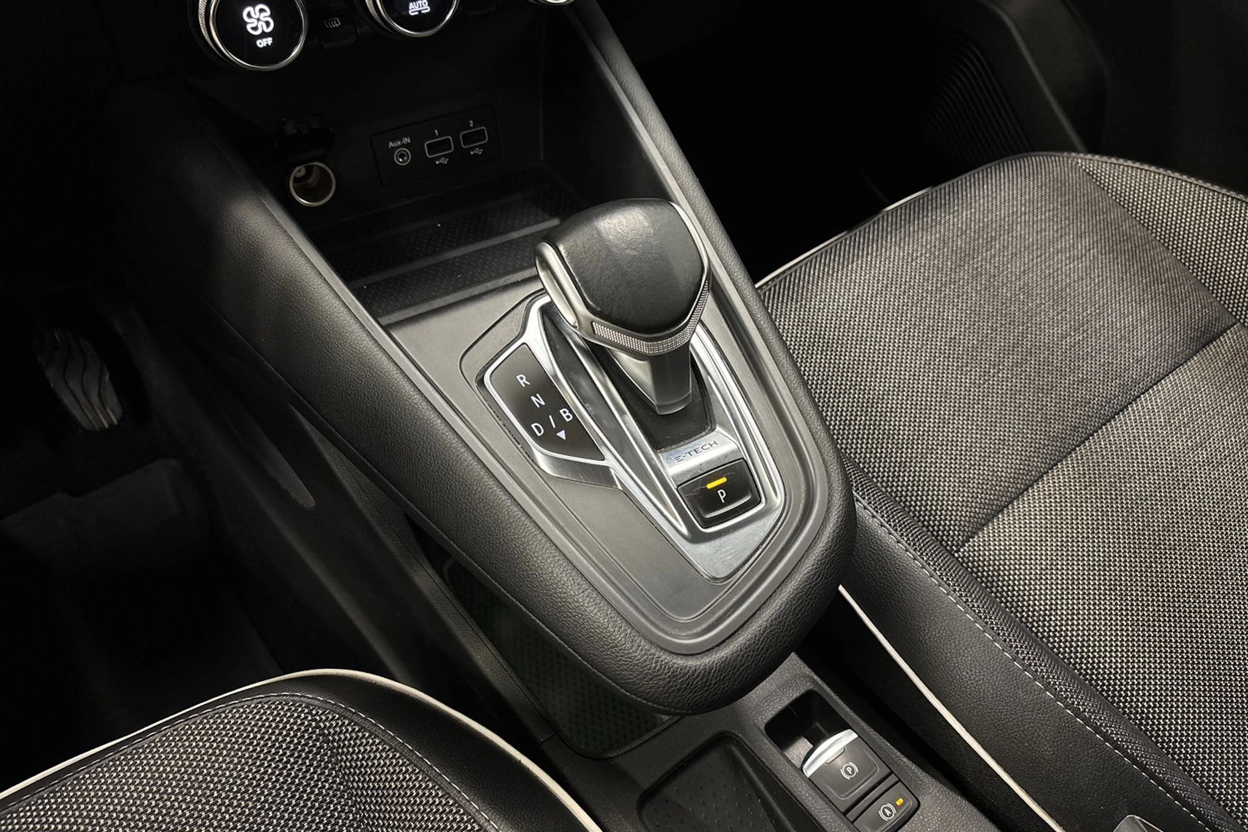 valkoinen Renault Captur 2021 kuva 21.