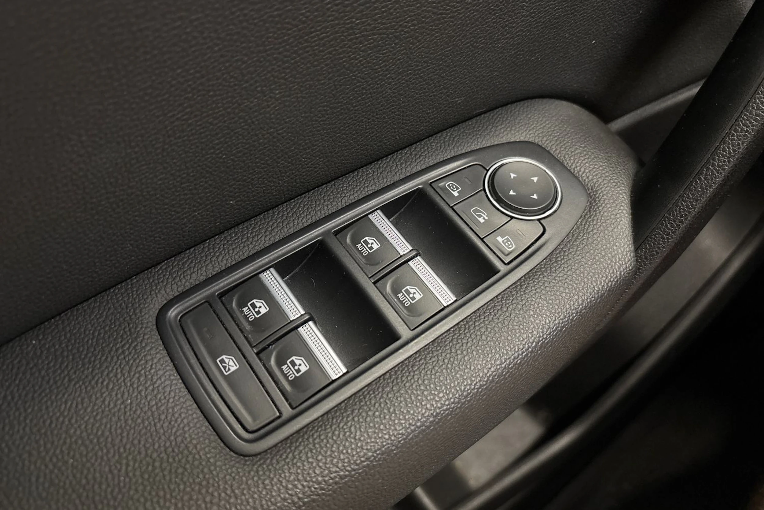 valkoinen Renault Captur 2021 kuva 22.