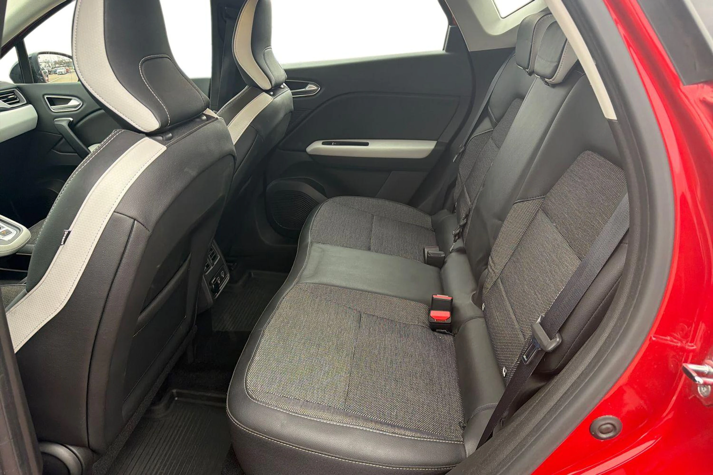 Punainen Renault Captur 2021 kuva 11.