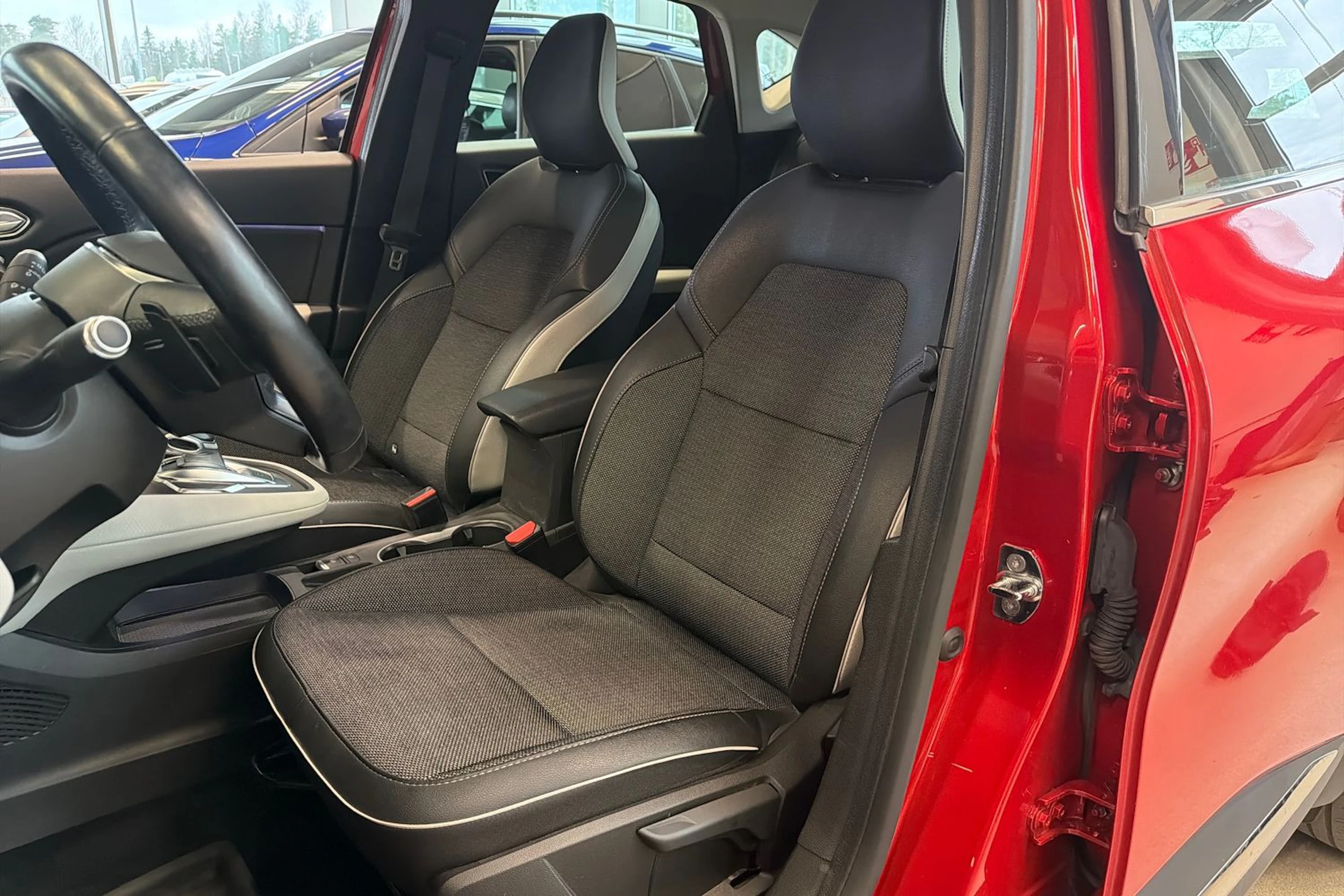 Punainen Renault Captur 2021 kuva 16.
