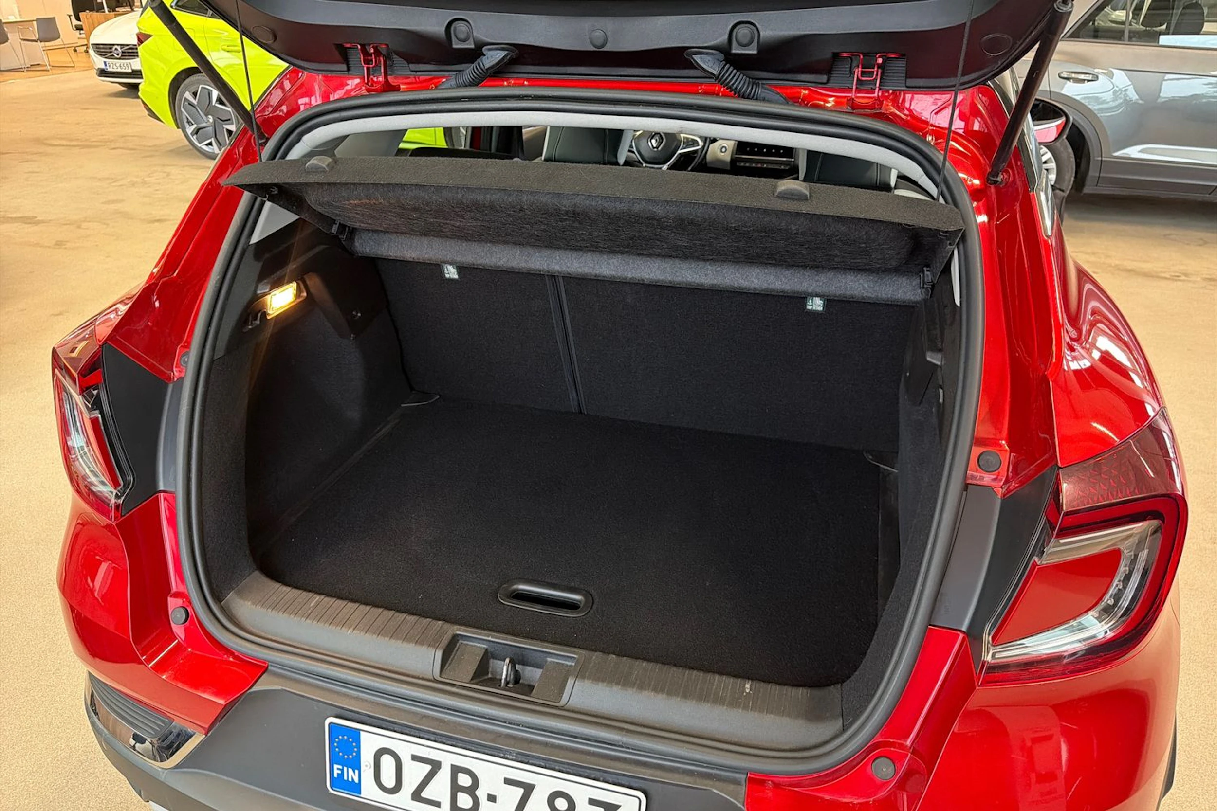 Punainen Renault Captur 2021 kuva 17.