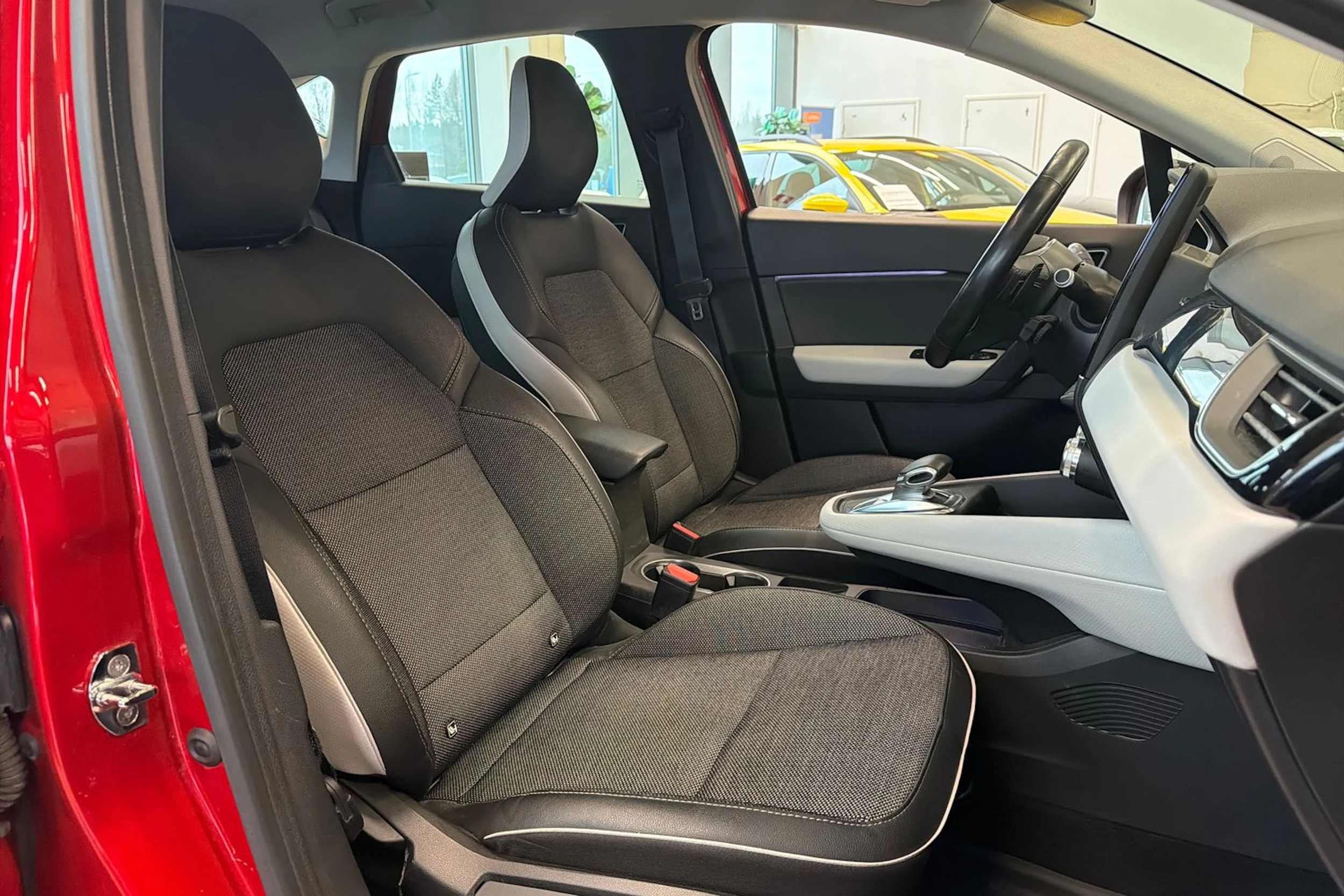 Punainen Renault Captur 2021 kuva 18.
