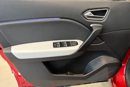 Punainen Renault Captur 2021 kuva 19.