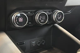 Punainen Renault Captur 2021 kuva 28.