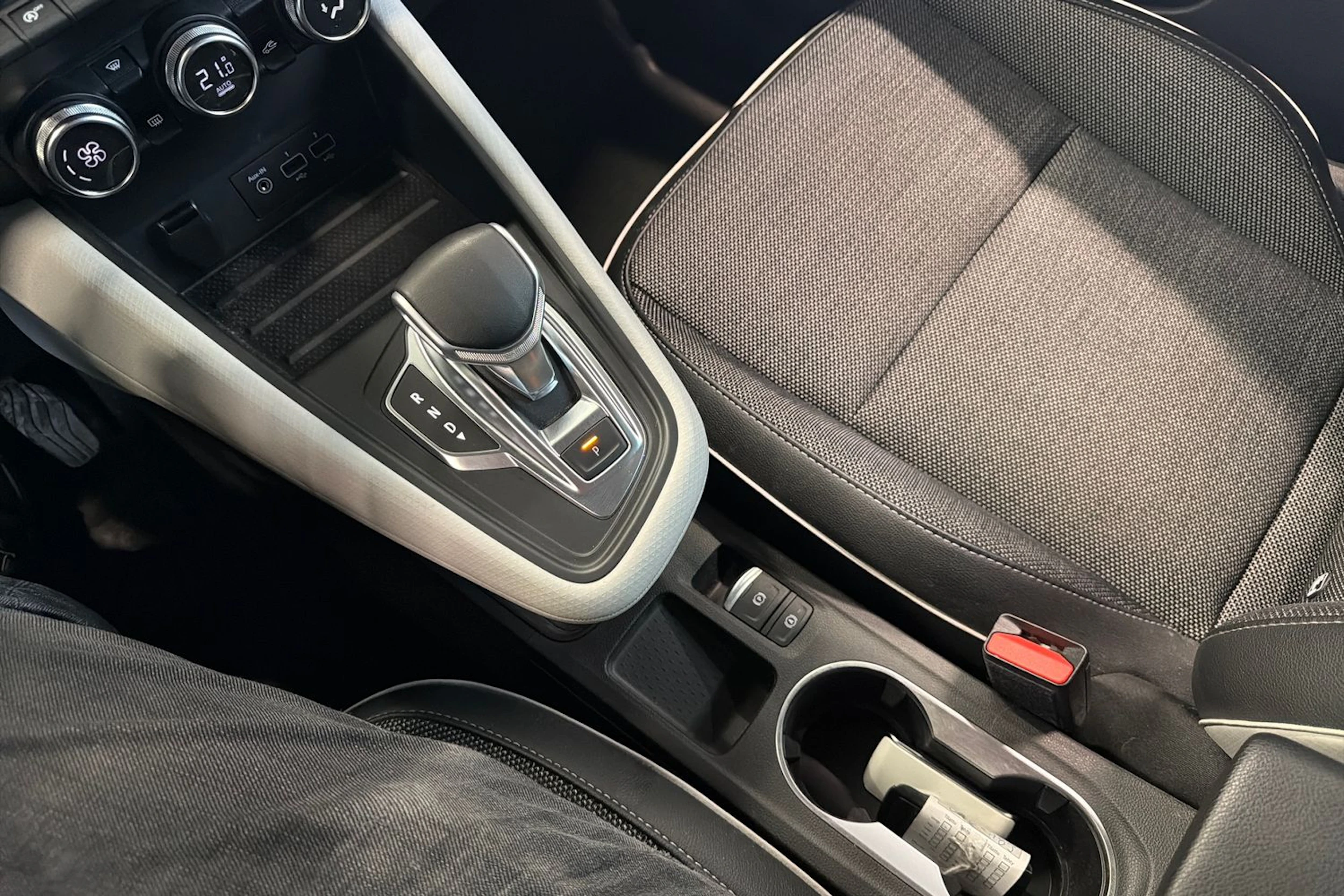 Punainen Renault Captur 2021 kuva 31.