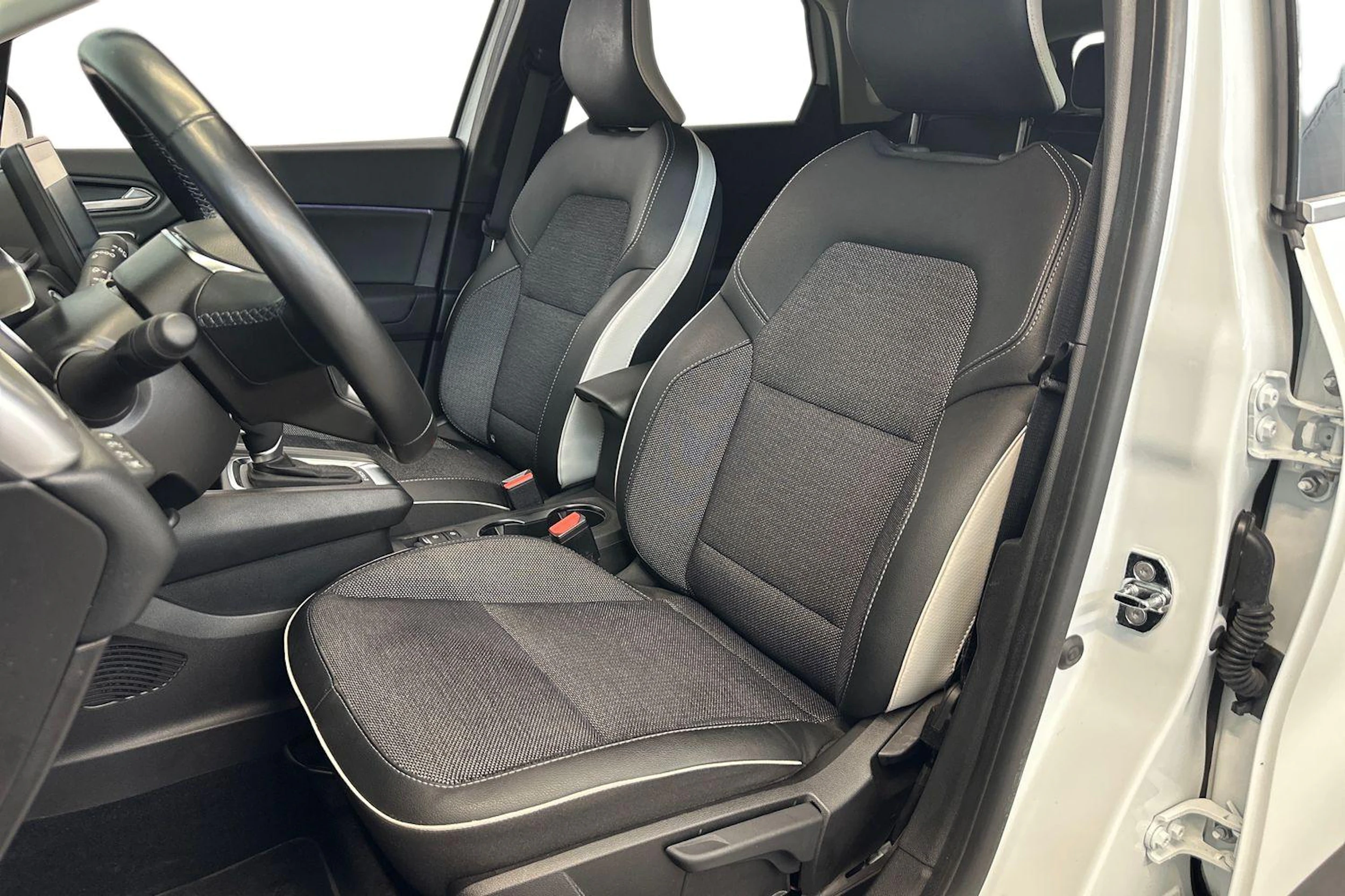 valkoinen Renault Captur 2022 kuva 7.