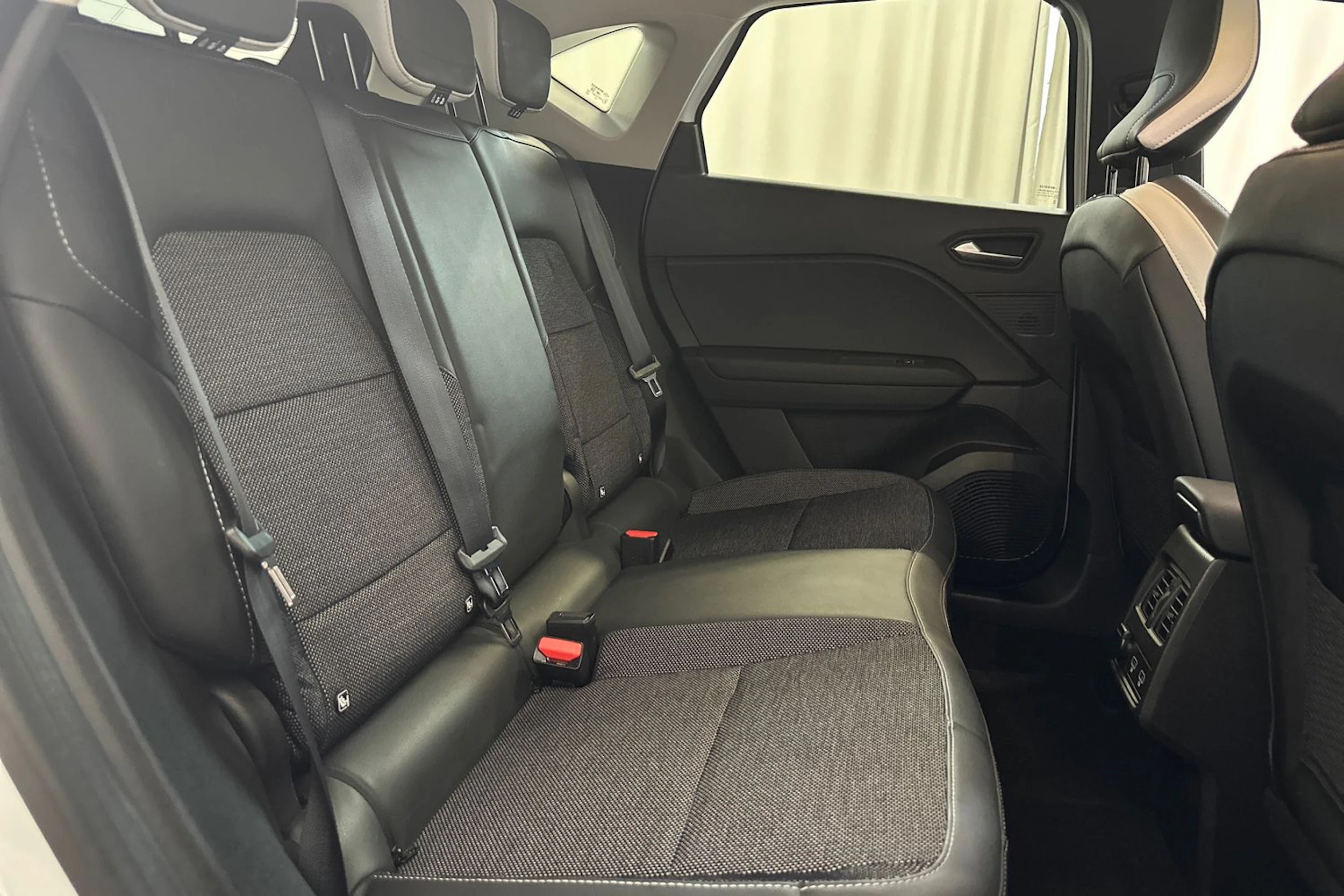 valkoinen Renault Captur 2022 kuva 10.