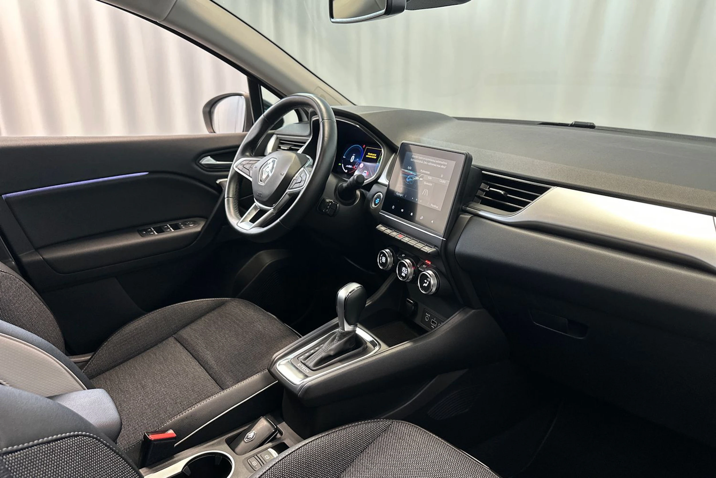 valkoinen Renault Captur 2022 kuva 12.