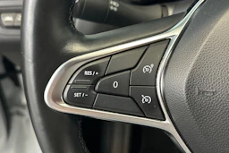 valkoinen Renault Captur 2022 kuva 17.