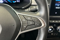 valkoinen Renault Captur 2022 kuva 18.