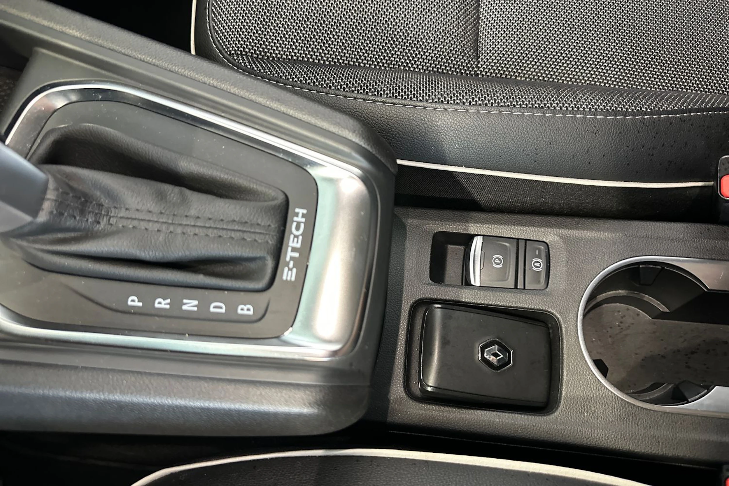 valkoinen Renault Captur 2022 kuva 21.