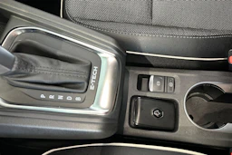 valkoinen Renault Captur 2022 kuva 21.