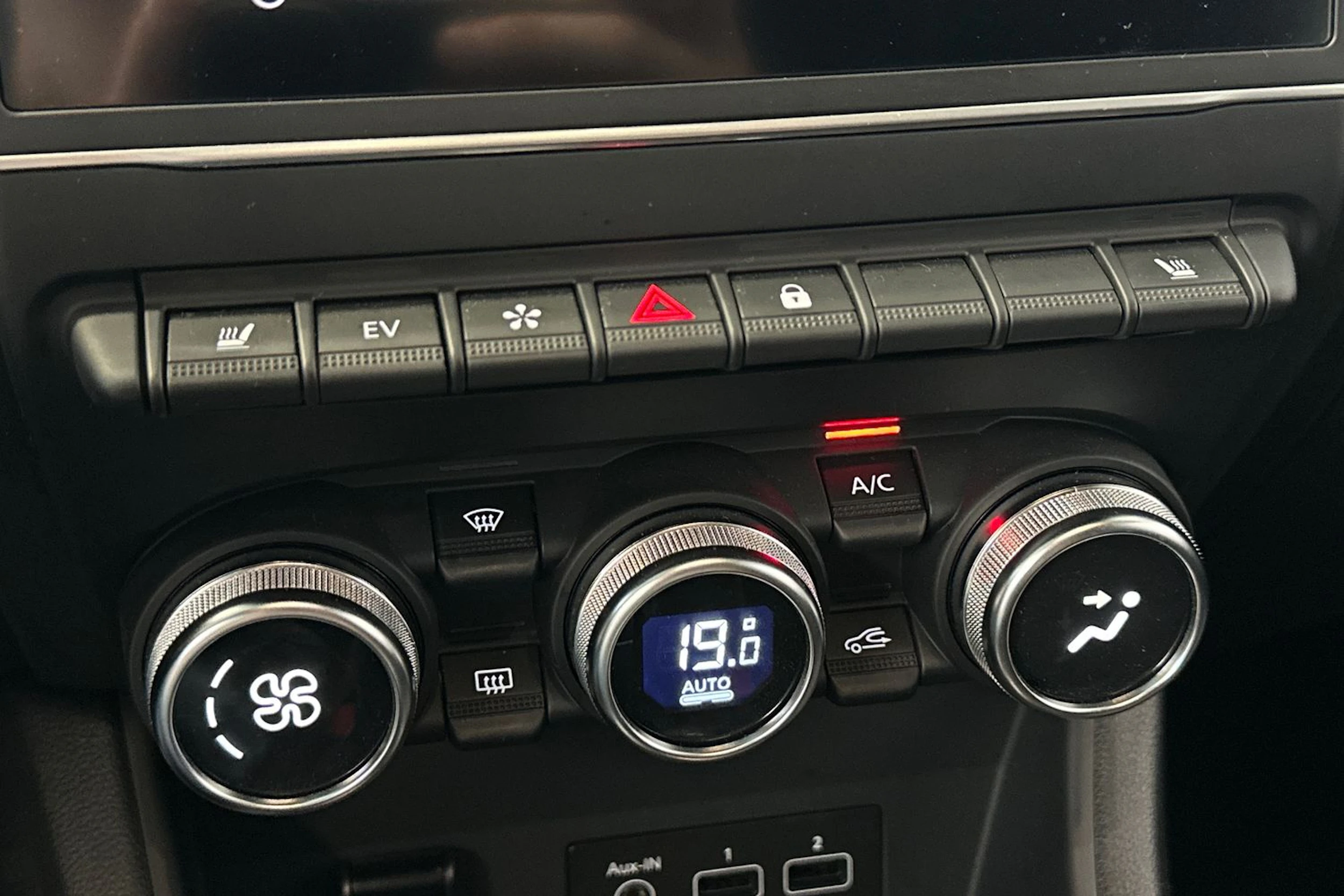 valkoinen Renault Captur 2022 kuva 22.