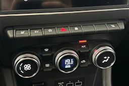valkoinen Renault Captur 2022 kuva 22.