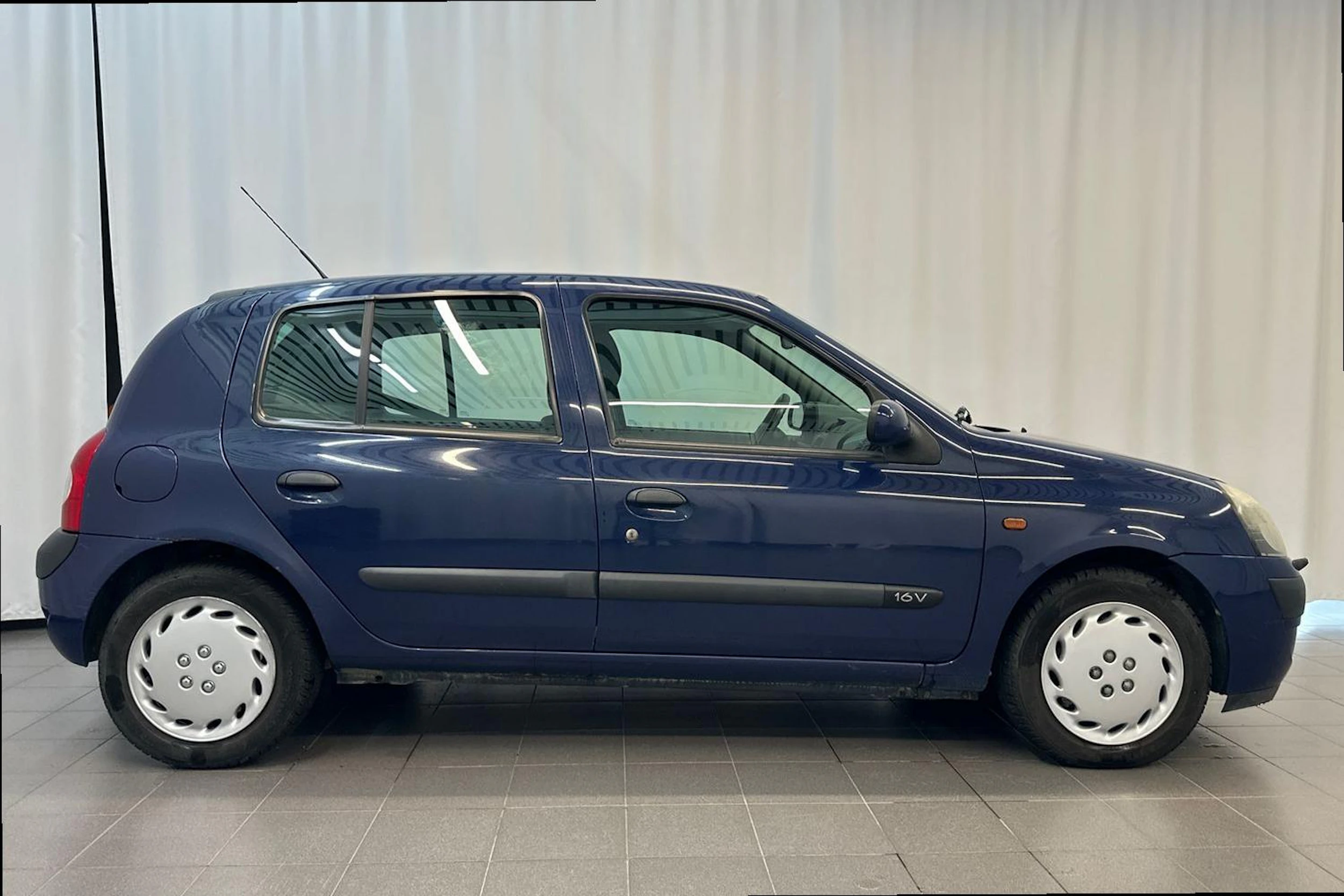 sininen Renault Clio 2002 kuva 8.