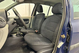 sininen Renault Clio 2002 kuva 10.