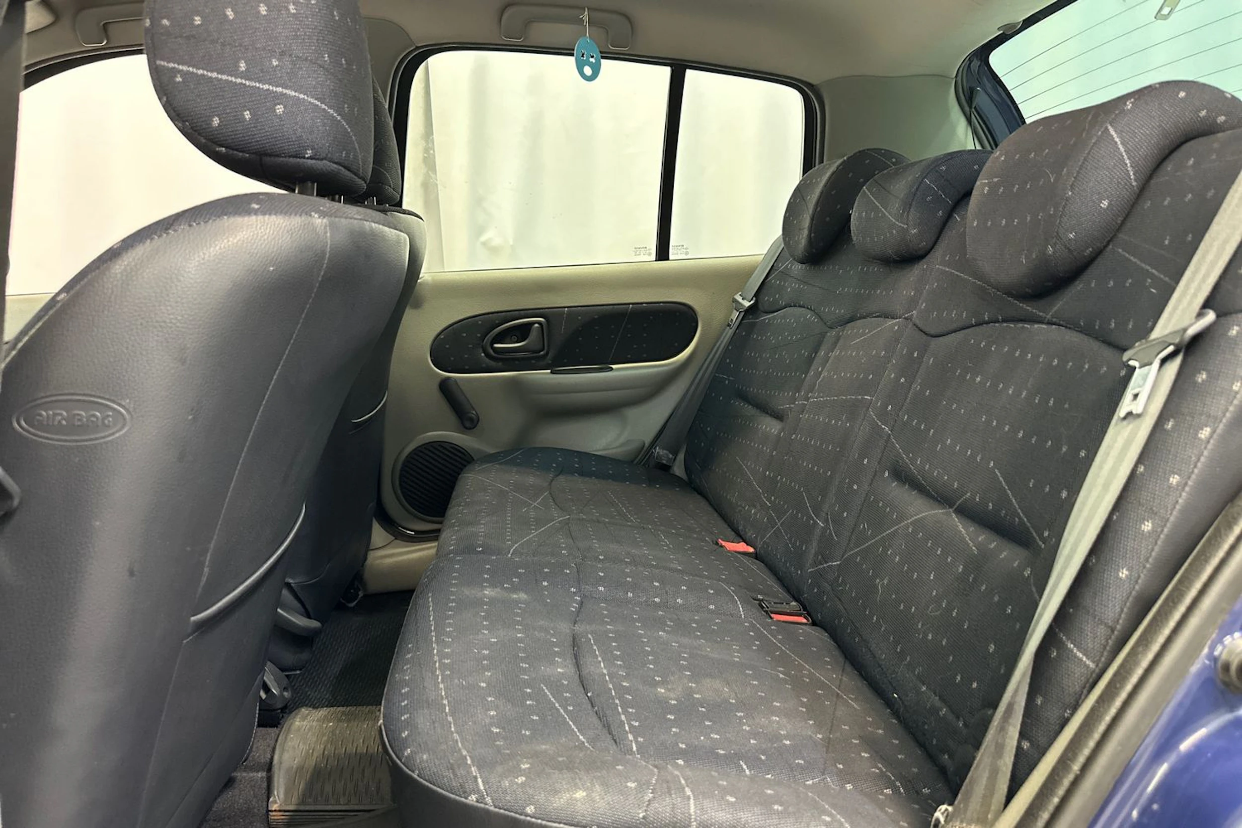 sininen Renault Clio 2002 kuva 11.