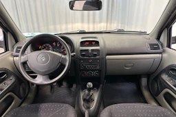 sininen Renault Clio 2002 kuva 12.