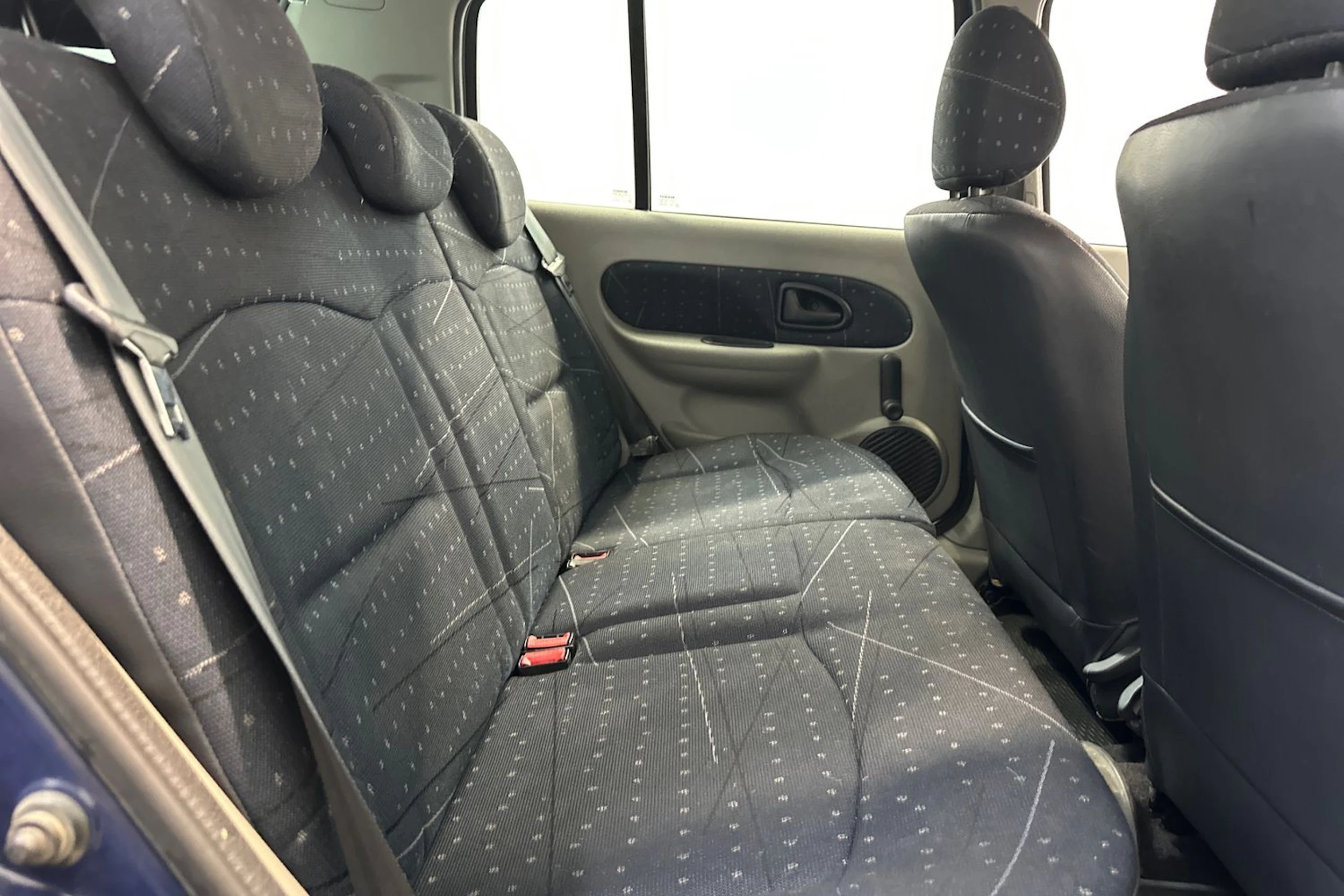 sininen Renault Clio 2002 kuva 13.
