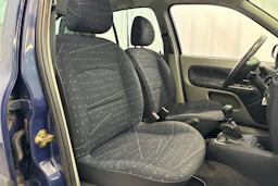 sininen Renault Clio 2002 kuva 14.