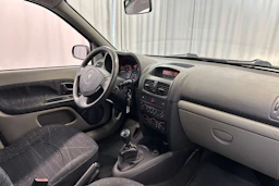 sininen Renault Clio 2002 kuva 15.