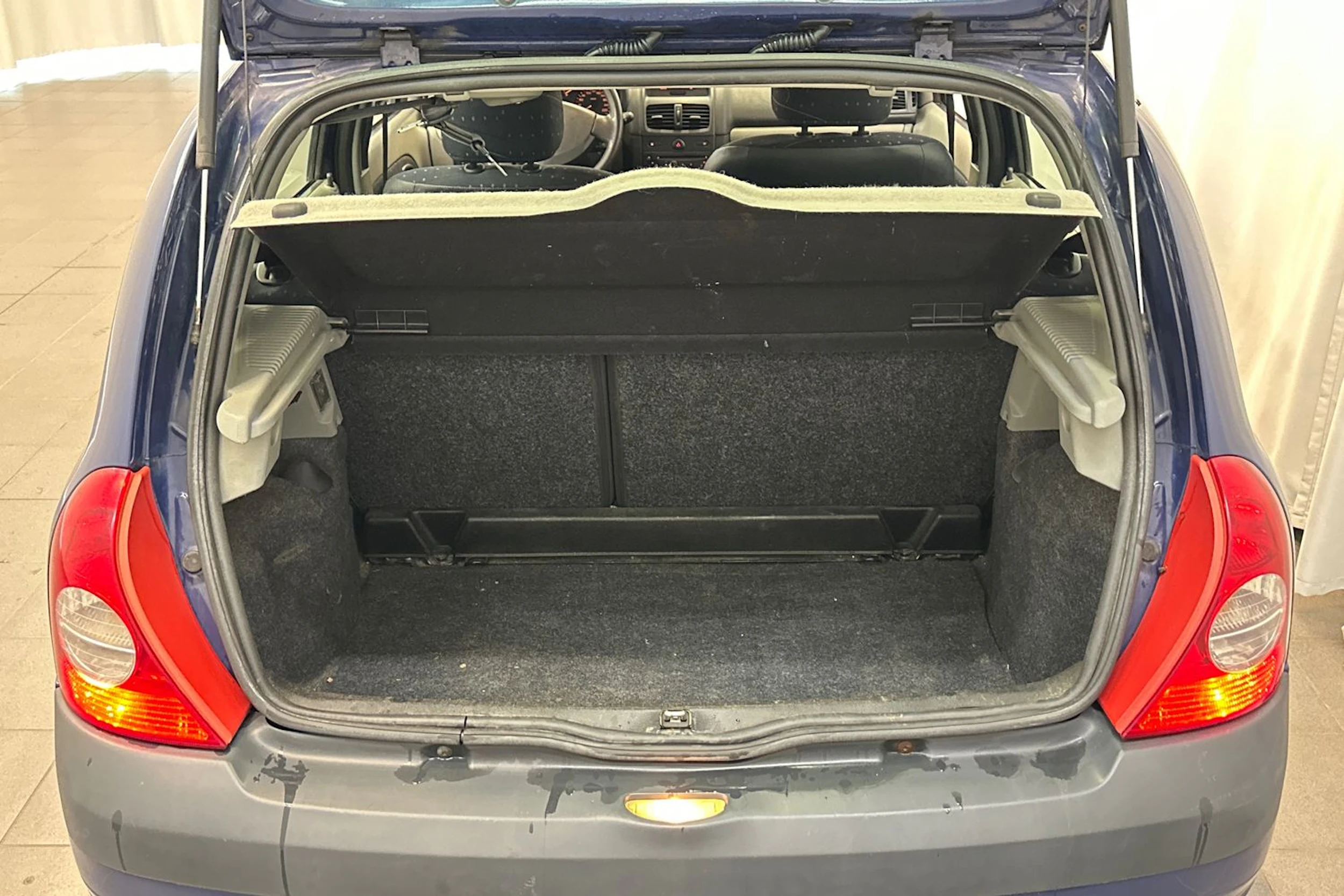 sininen Renault Clio 2002 kuva 16.
