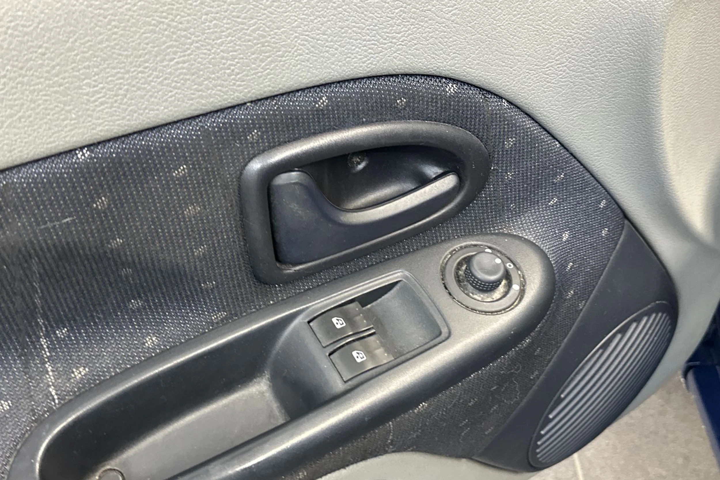 sininen Renault Clio 2002 kuva 18.