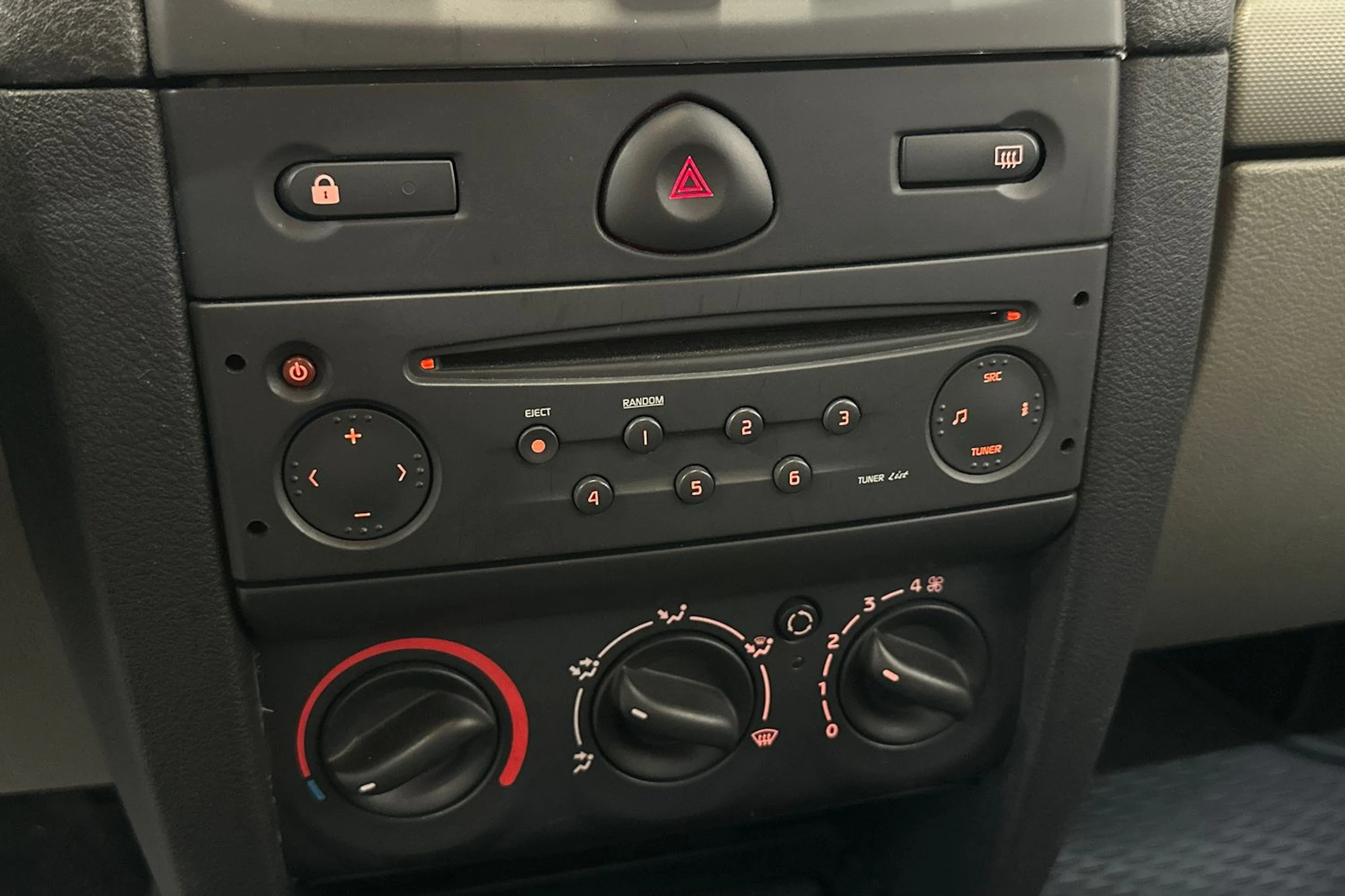 sininen Renault Clio 2002 kuva 23.