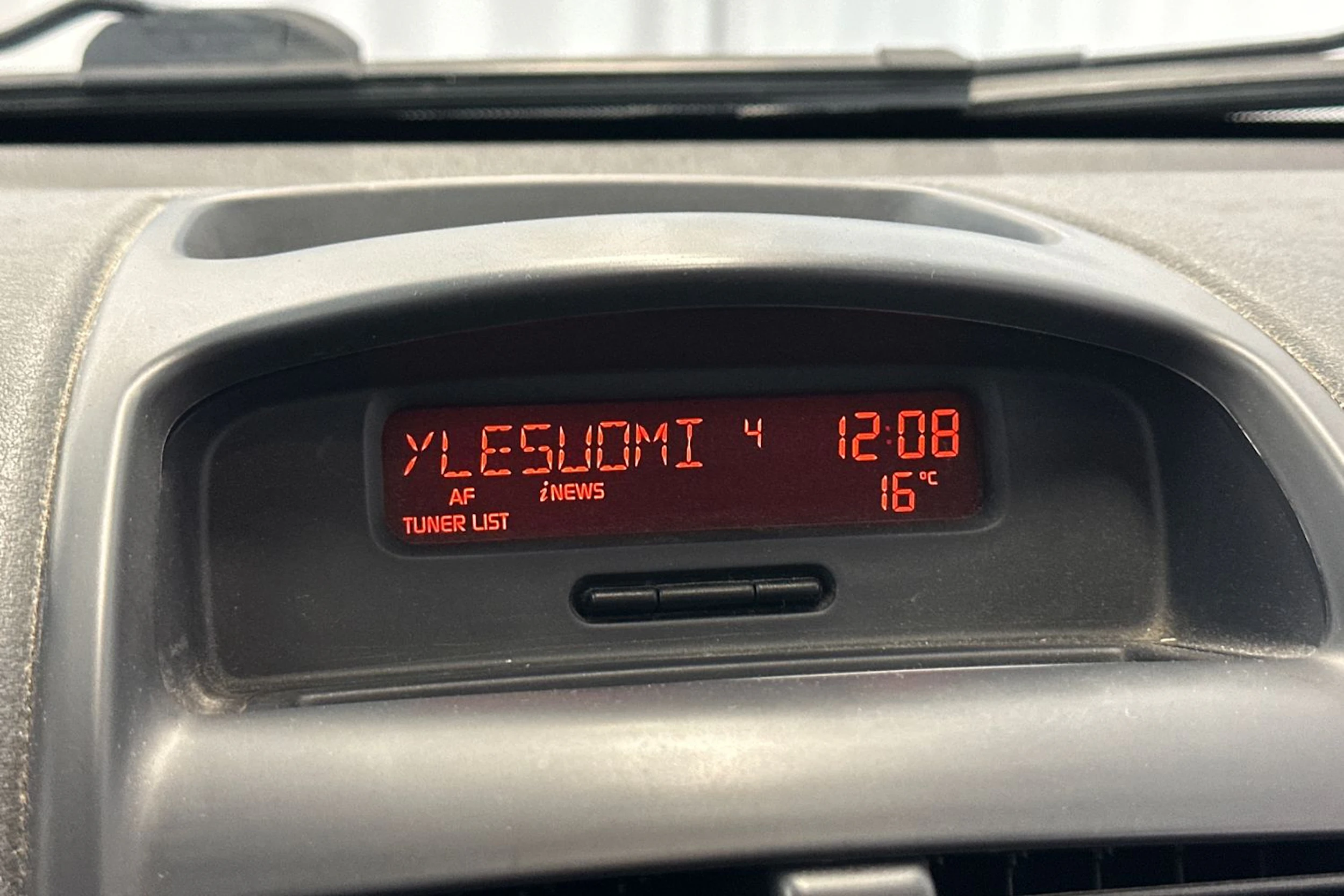 sininen Renault Clio 2002 kuva 24.