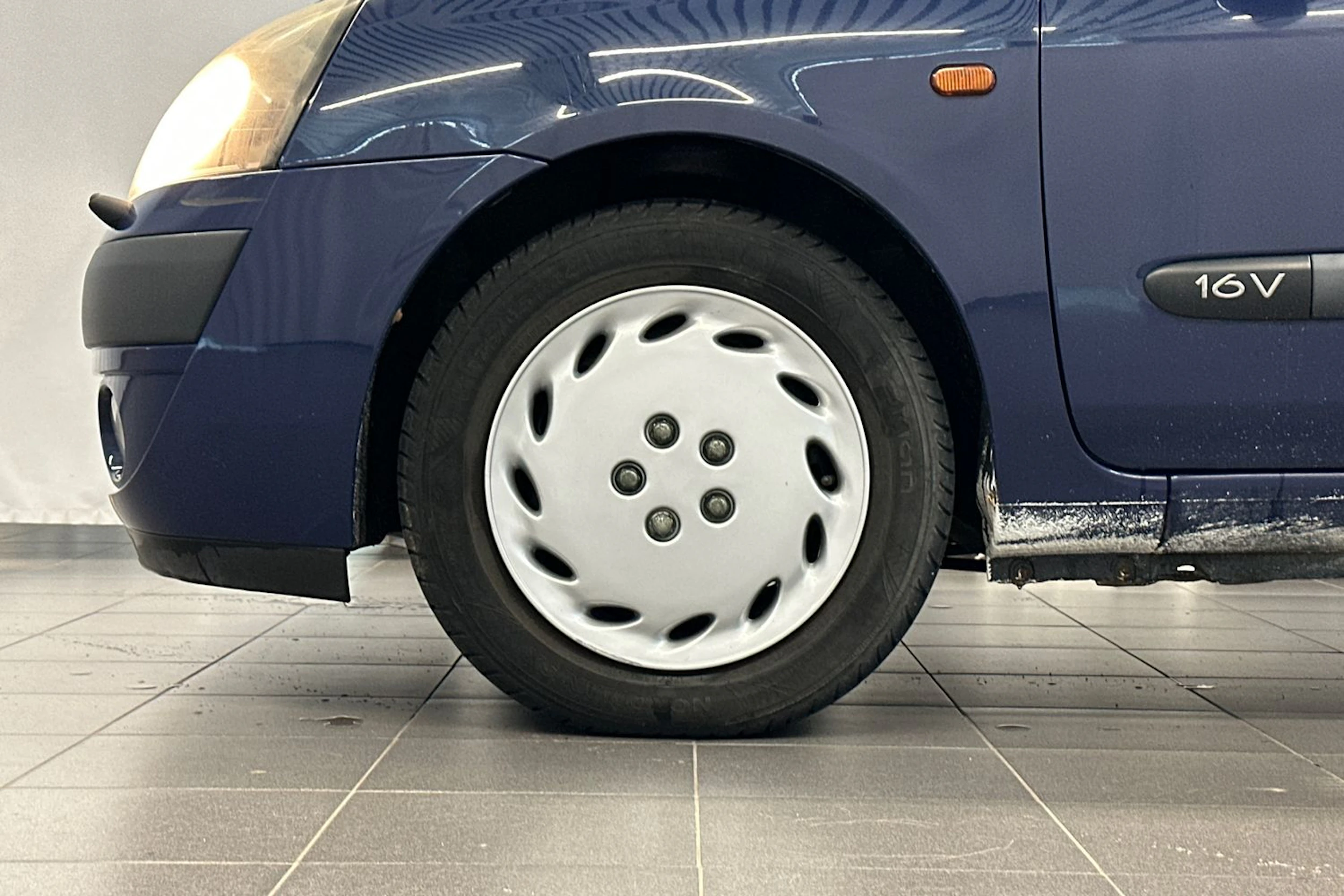 sininen Renault Clio 2002 kuva 26.