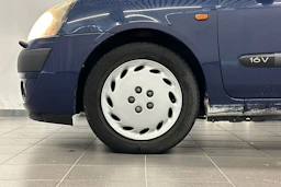 sininen Renault Clio 2002 kuva 26.
