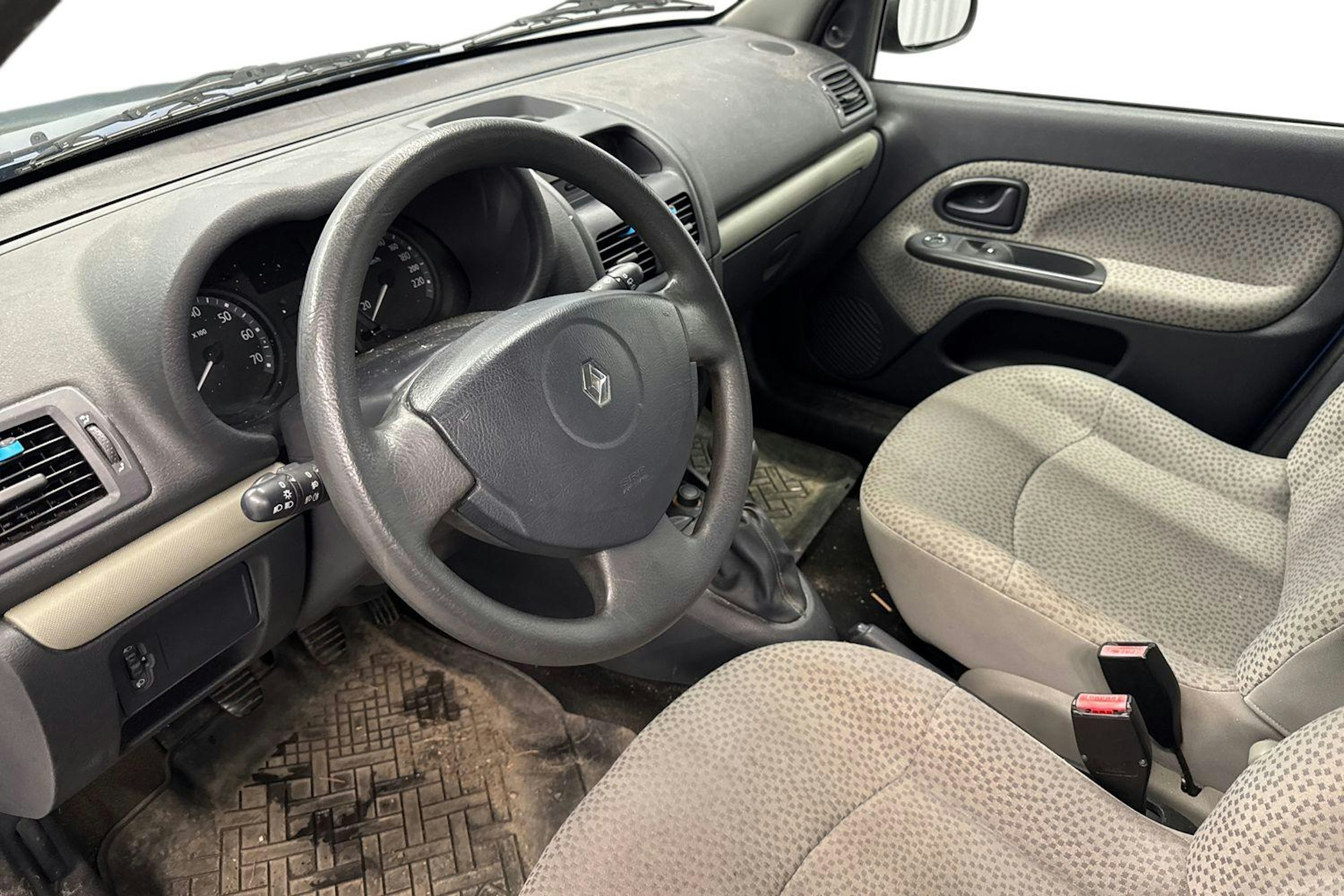 sininen Renault Clio 2005 kuva 6.