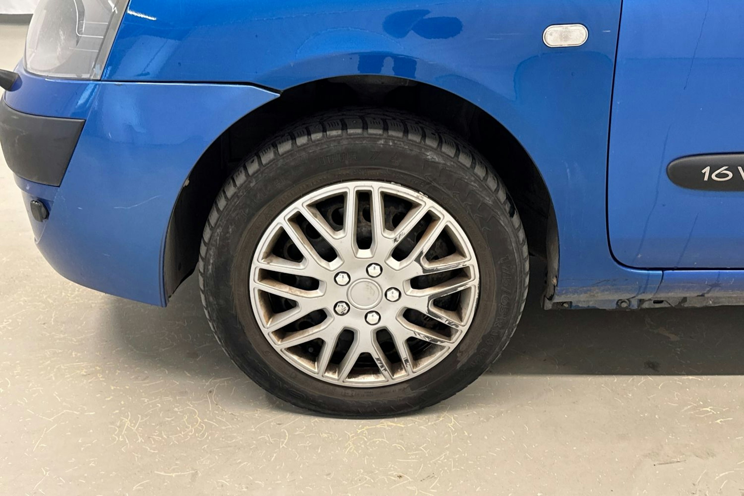 sininen Renault Clio 2005 kuva 9.
