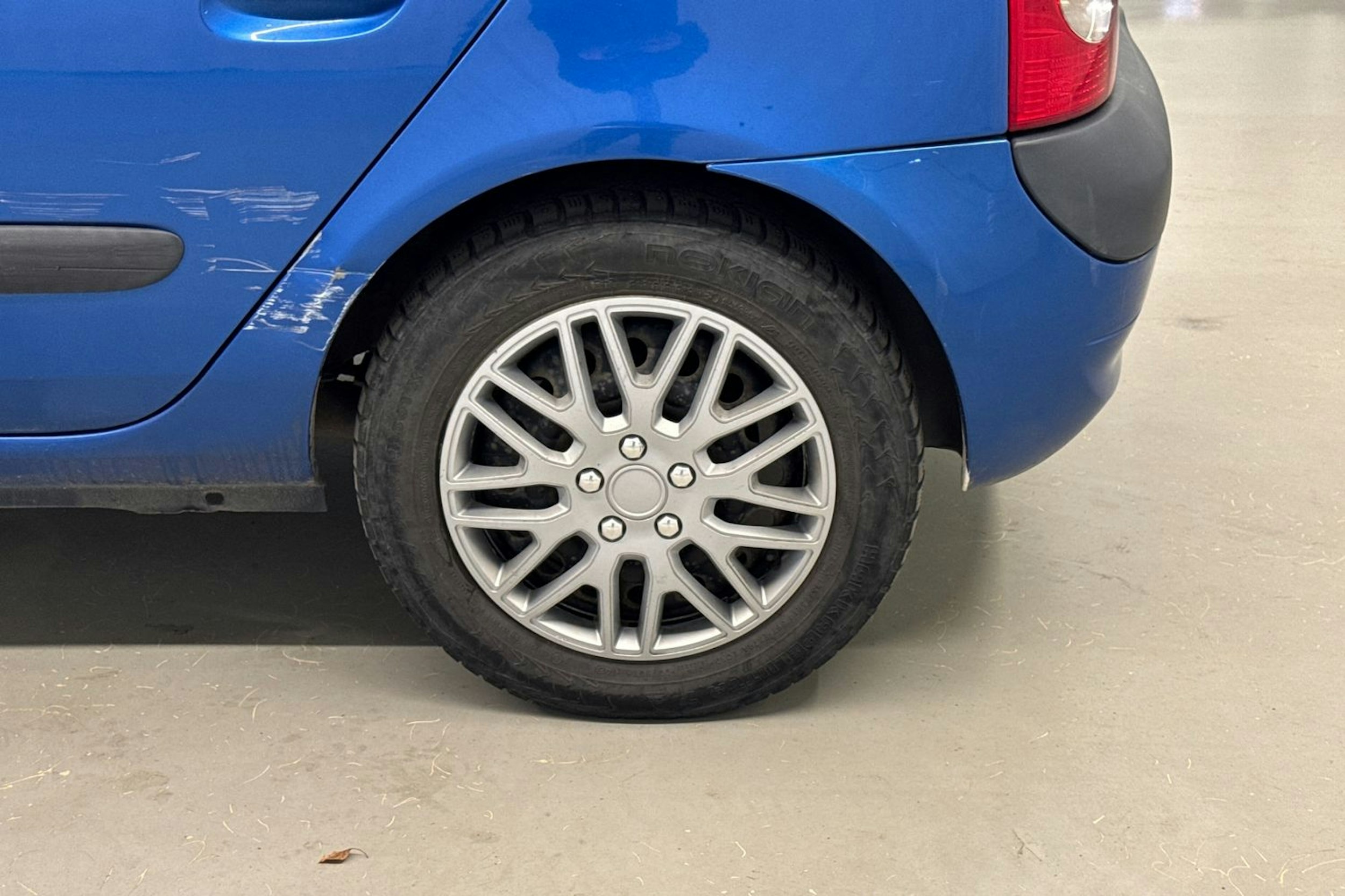 sininen Renault Clio 2005 kuva 10.