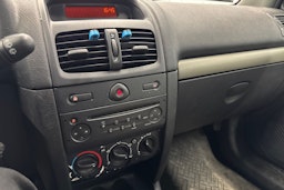 sininen Renault Clio 2005 kuva 12.