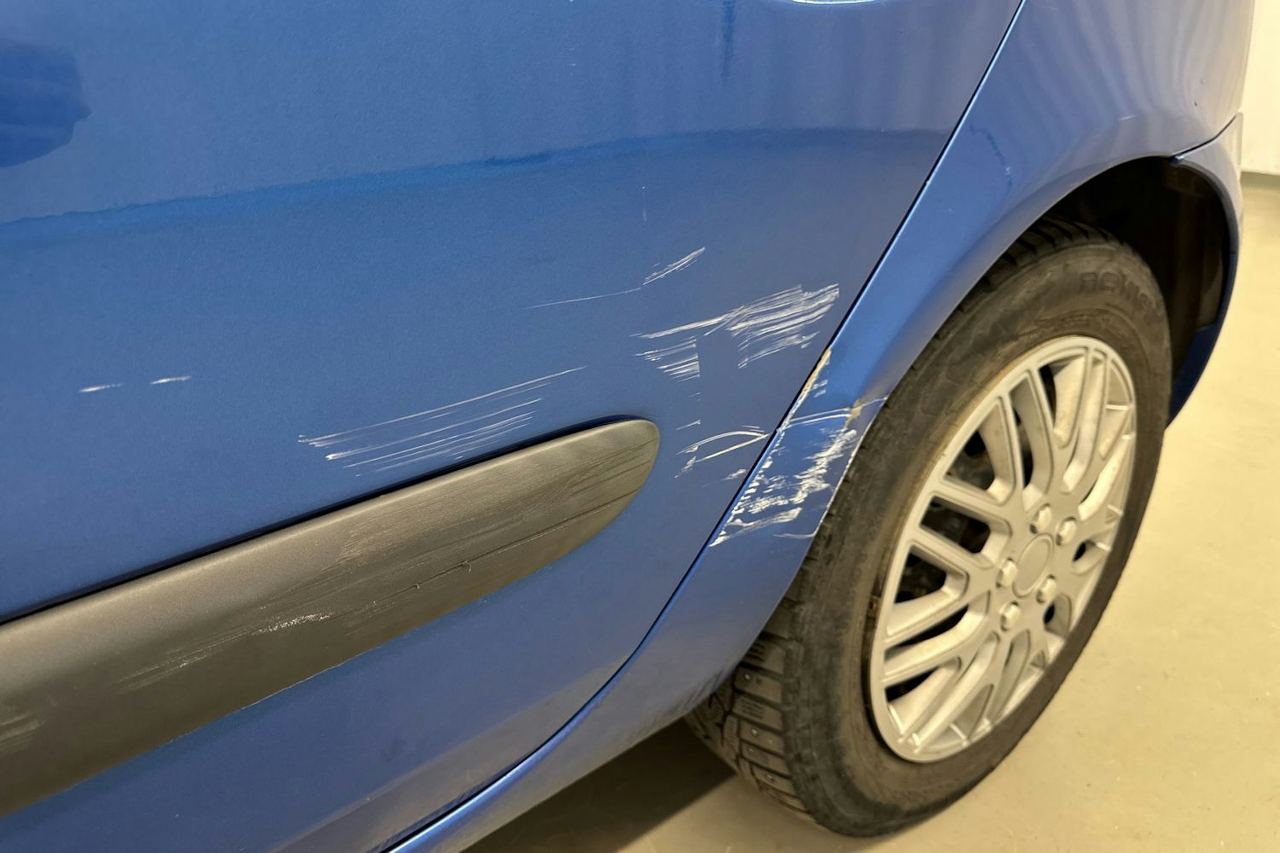 sininen Renault Clio 2005 kuva 21.
