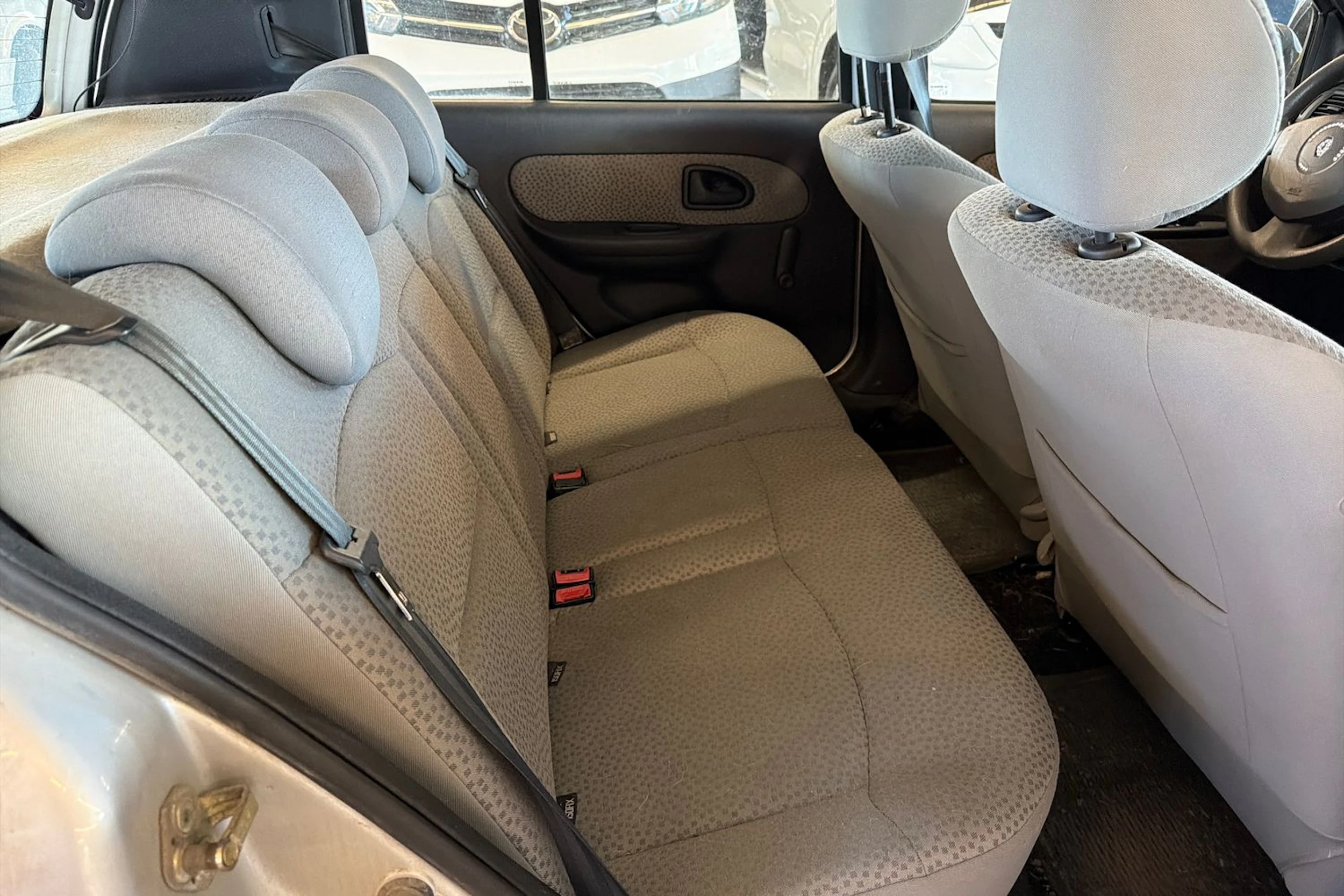 harmaa Renault Clio 2006 kuva 10.