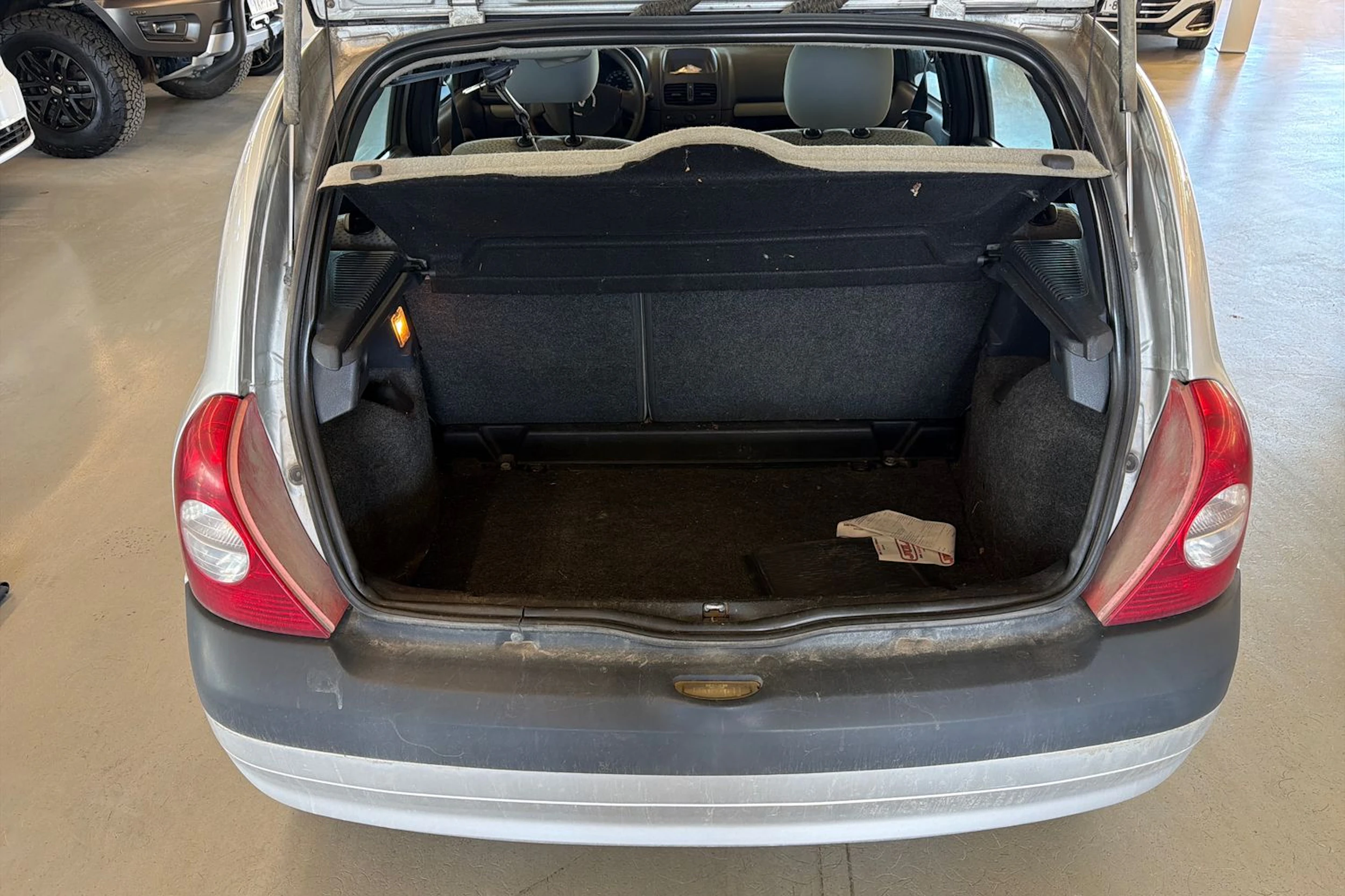 harmaa Renault Clio 2006 kuva 11.