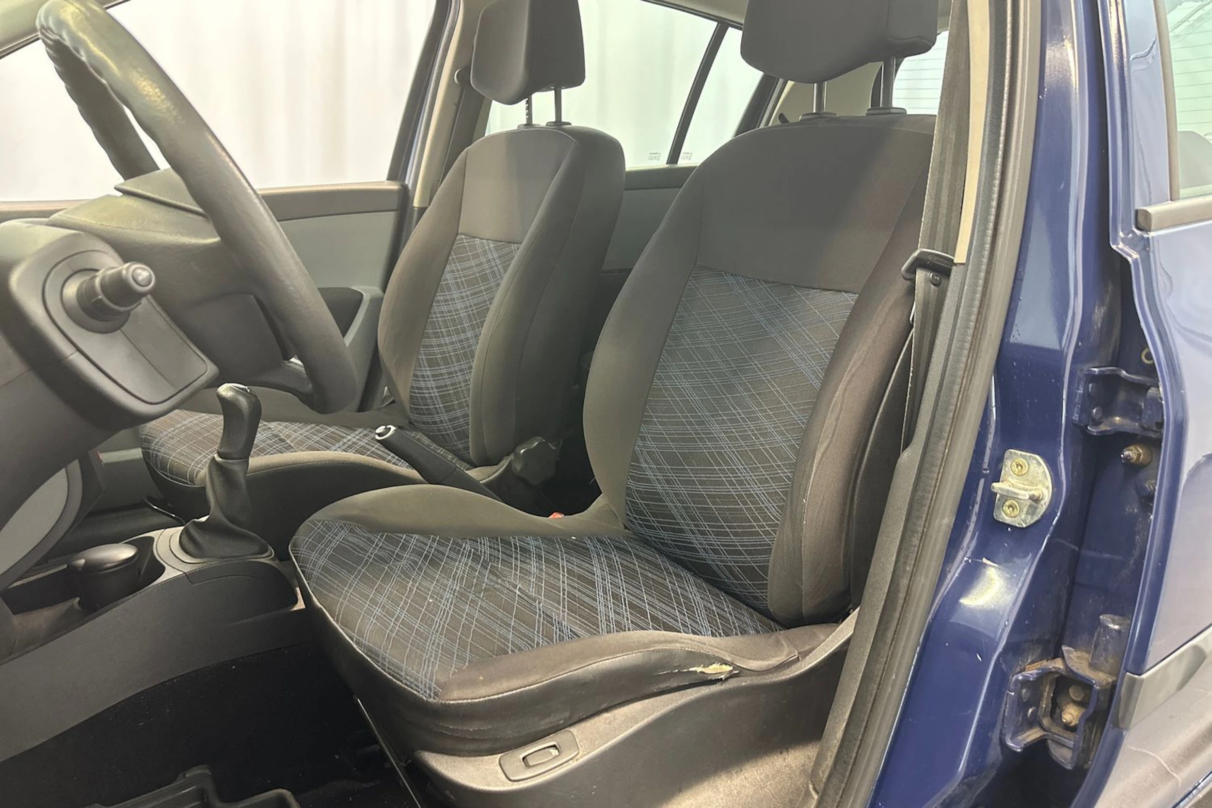 sininen Renault Clio 2006 kuva 10.