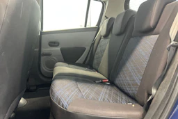 sininen Renault Clio 2006 kuva 11.
