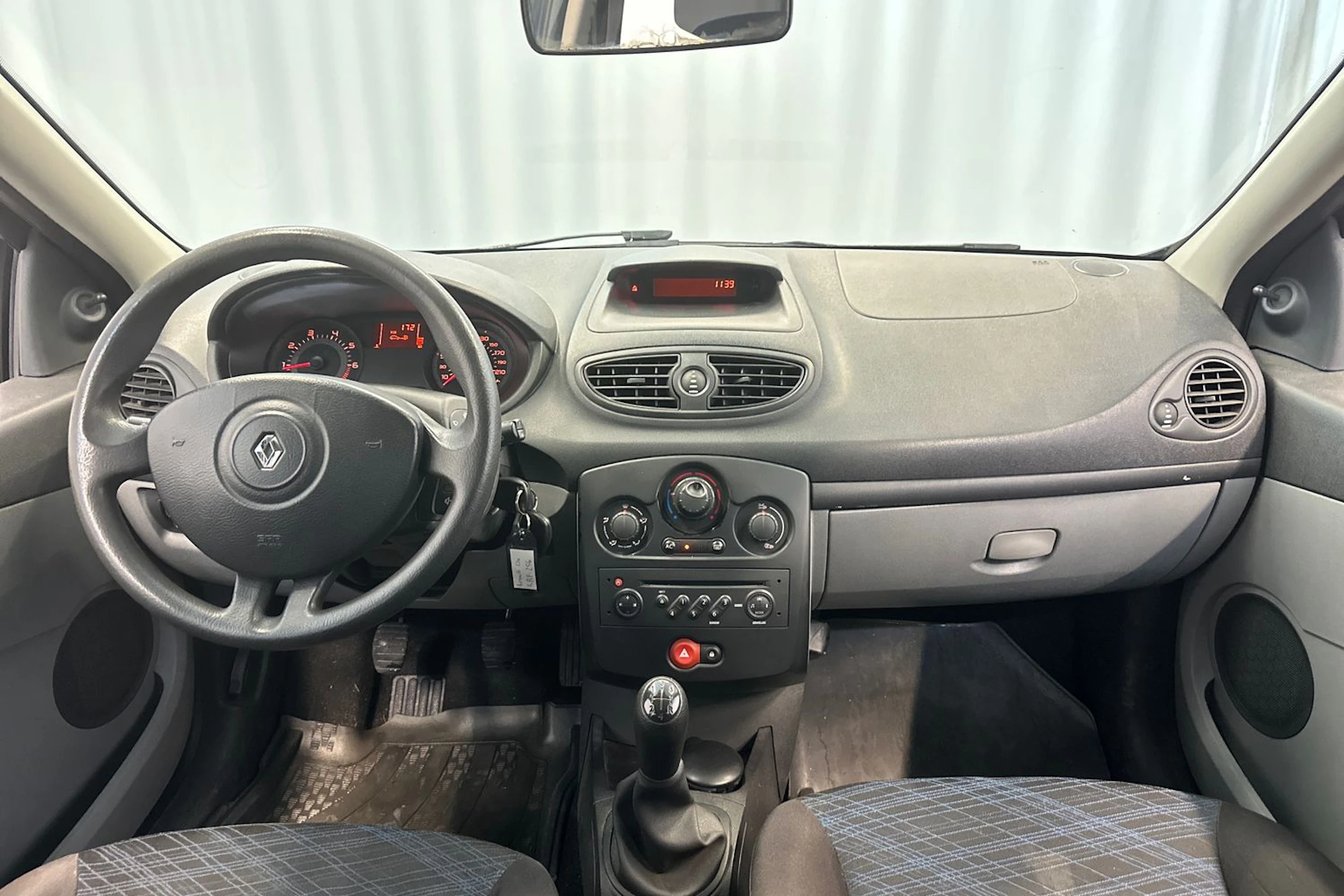 sininen Renault Clio 2006 kuva 12.