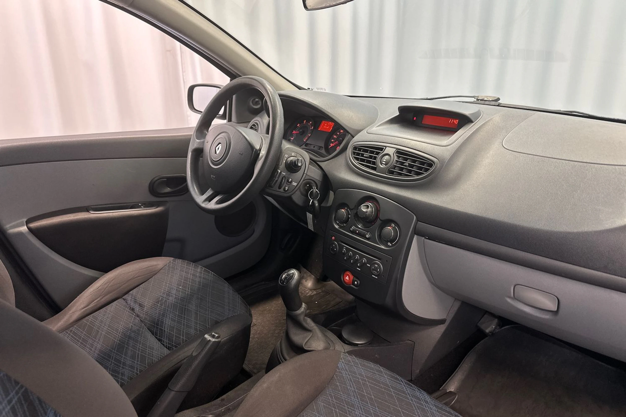 sininen Renault Clio 2006 kuva 15.