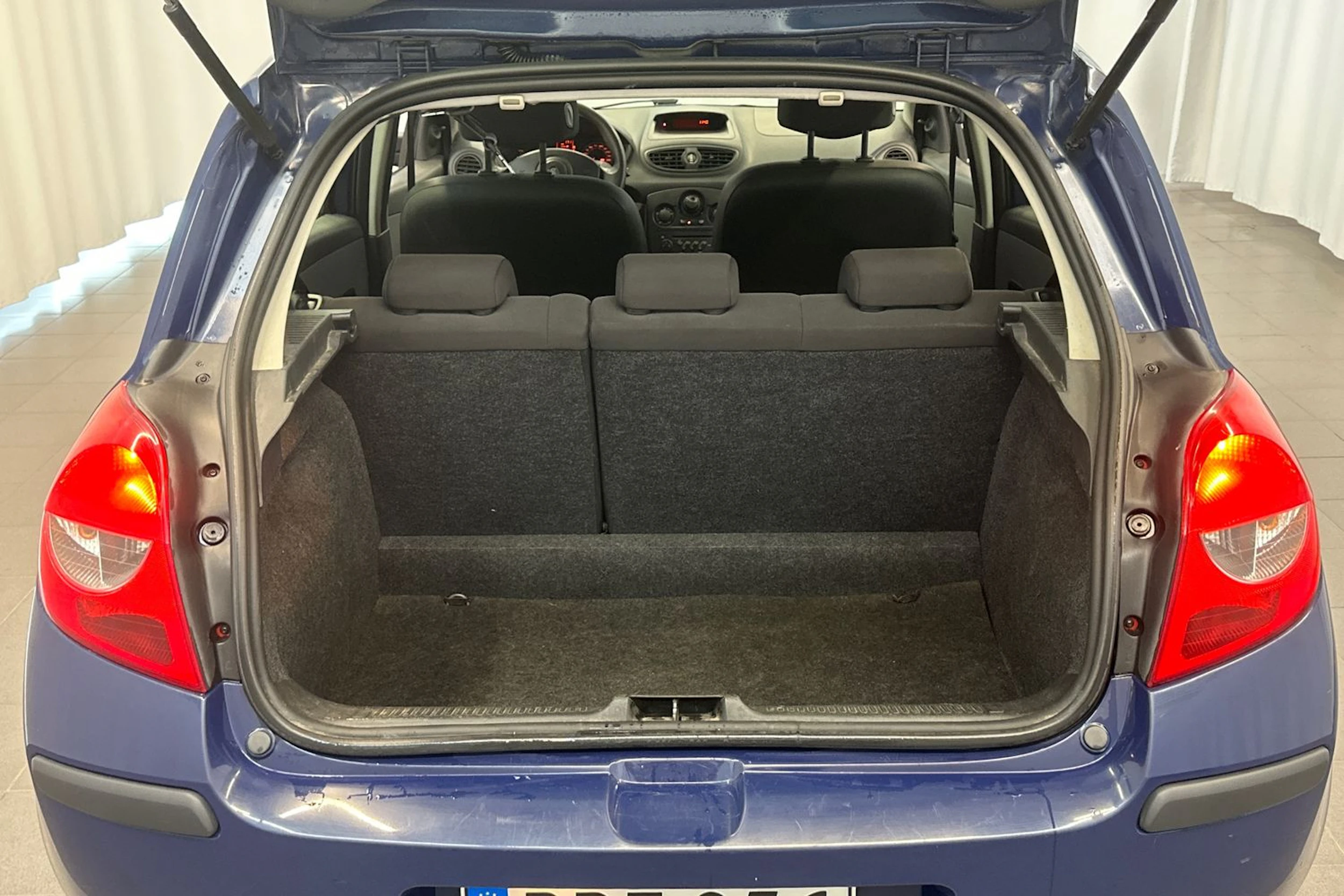 sininen Renault Clio 2006 kuva 16.